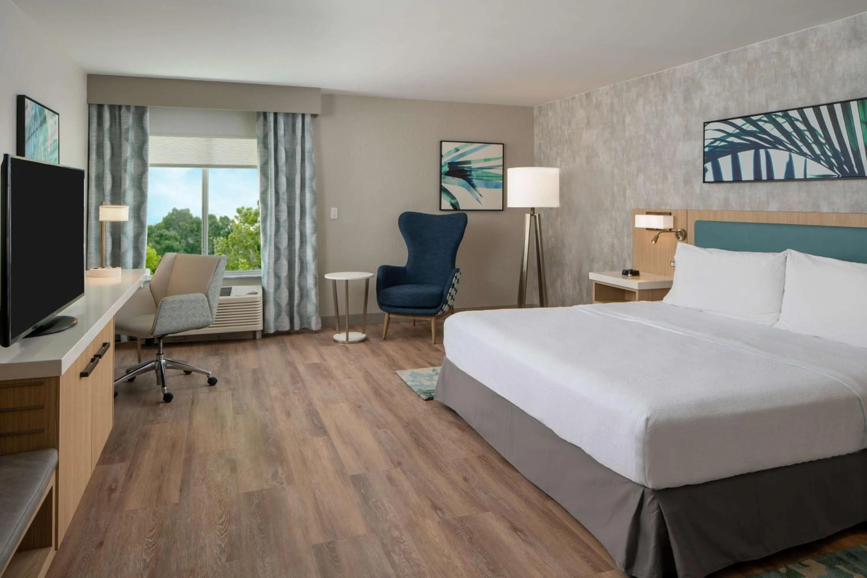 Bed in Hilton Garden Inn Orlando Airport