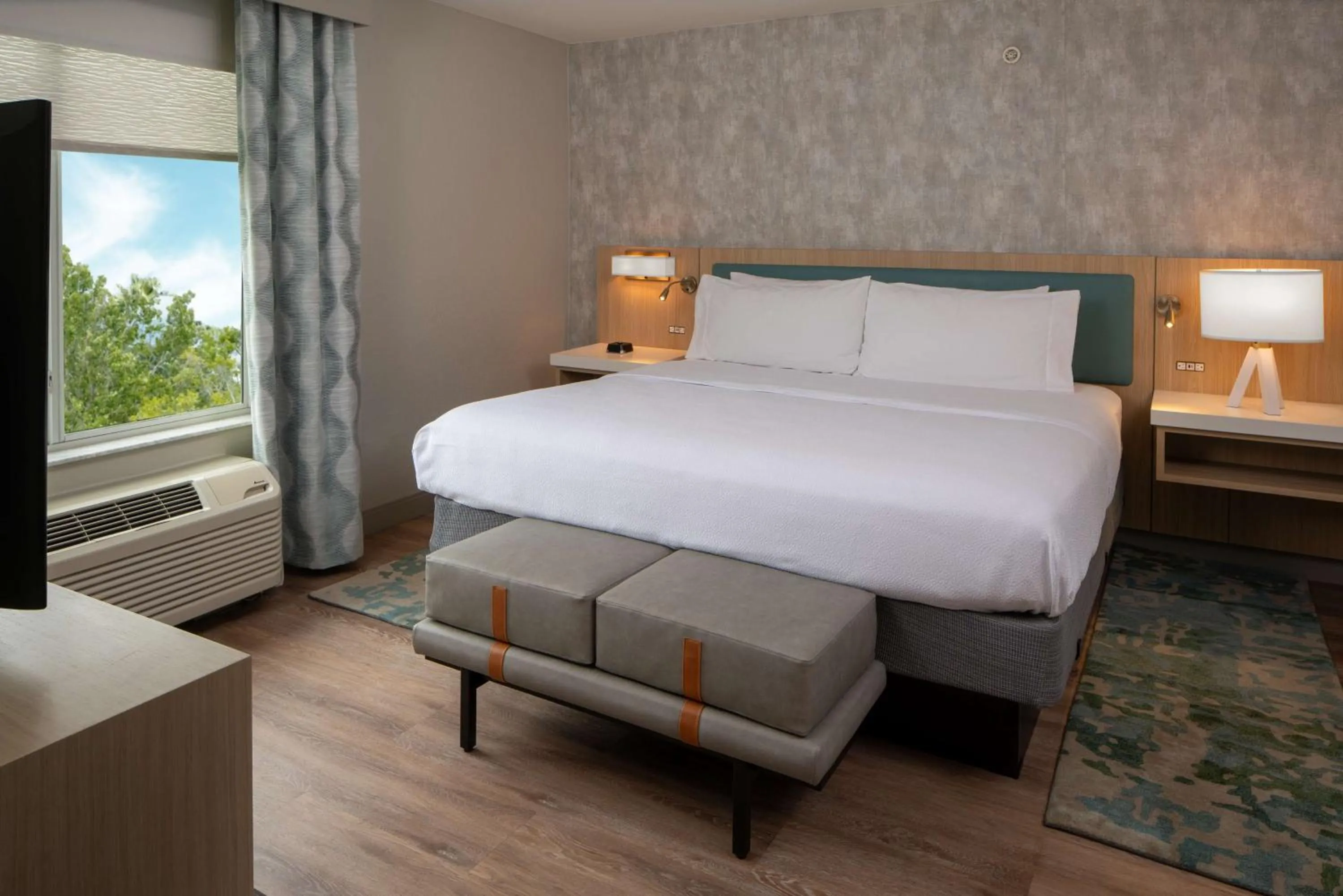 Bed in Hilton Garden Inn Orlando Airport