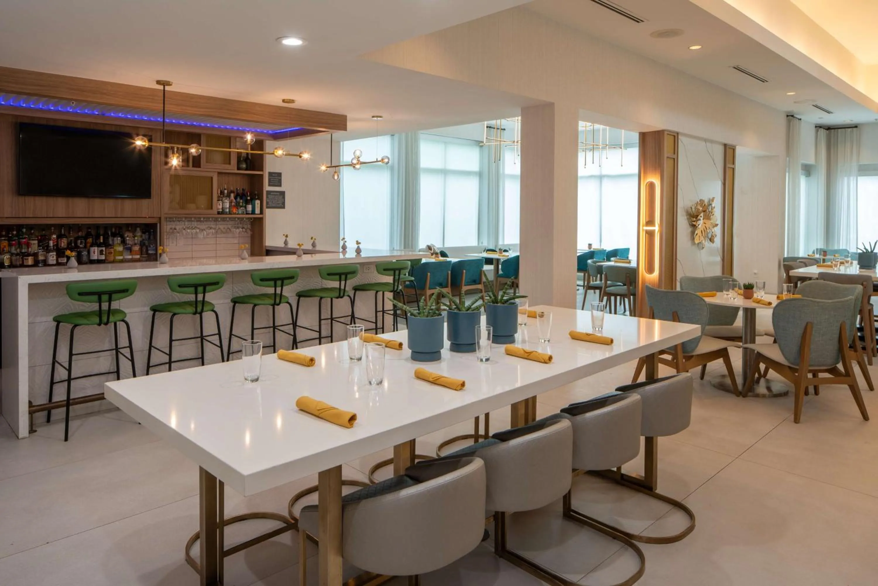 Restaurant/places to eat in Hilton Garden Inn Orlando Airport