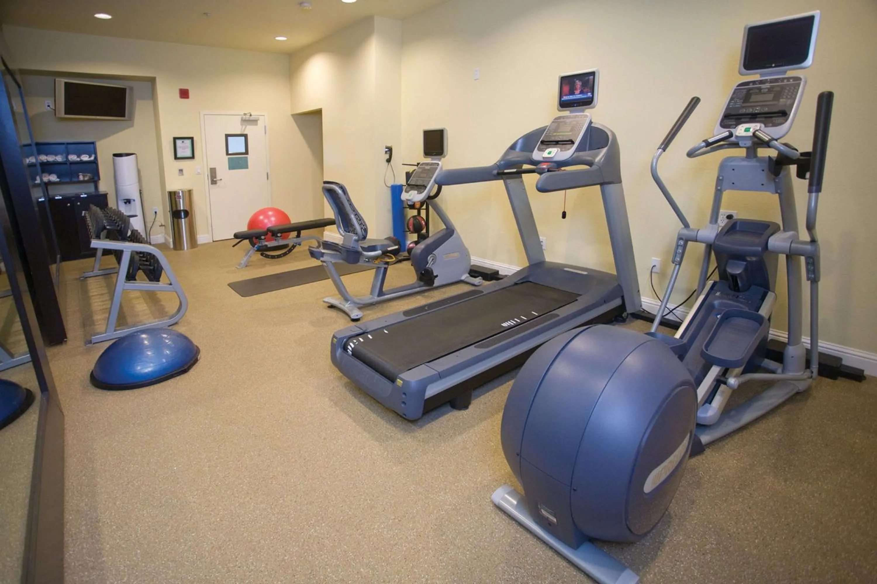 Fitness centre/facilities in DoubleTree by Hilton Napa Valley - American Canyon