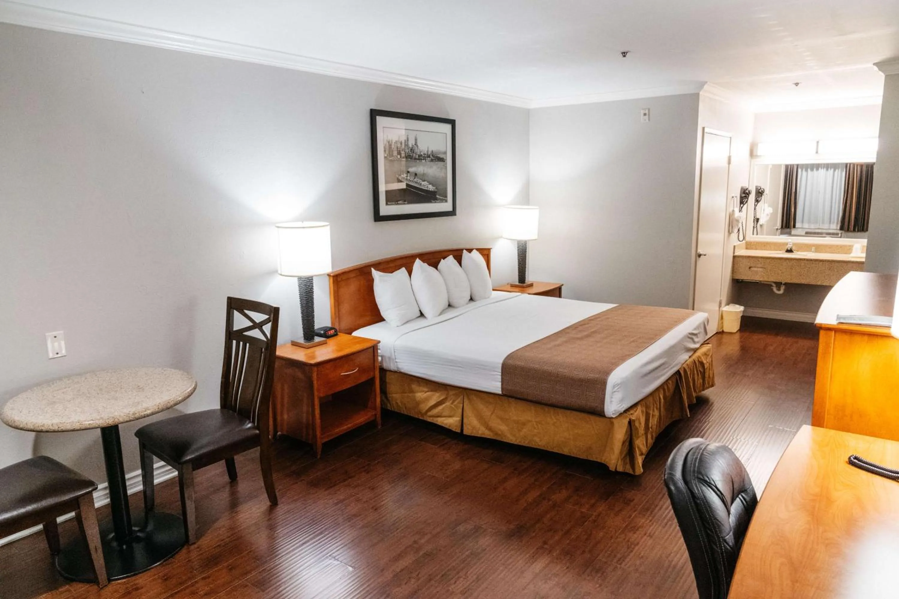 Photo of the whole room, Bed in Best Western Palm Garden Inn