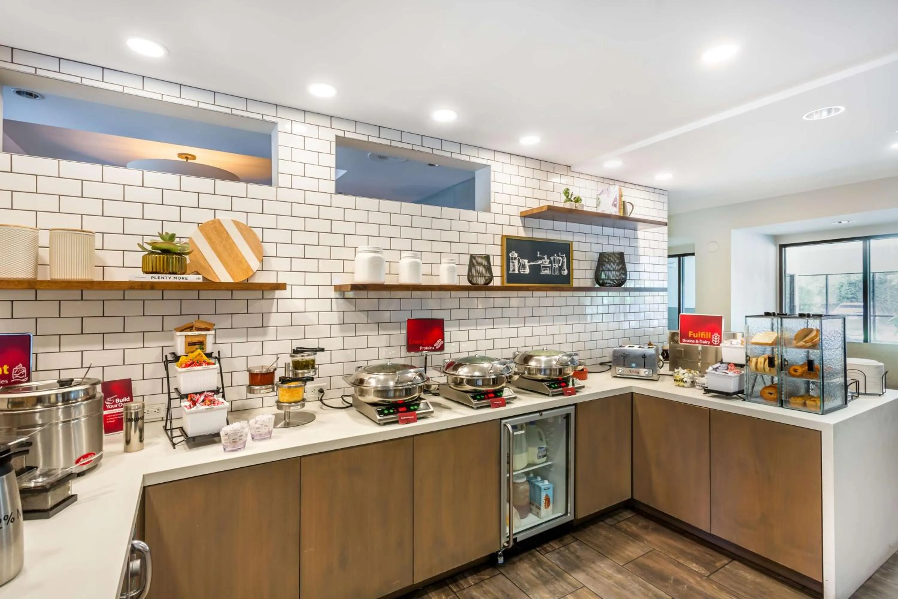 Breakfast in Best Western Plus Cotton Tree Inn