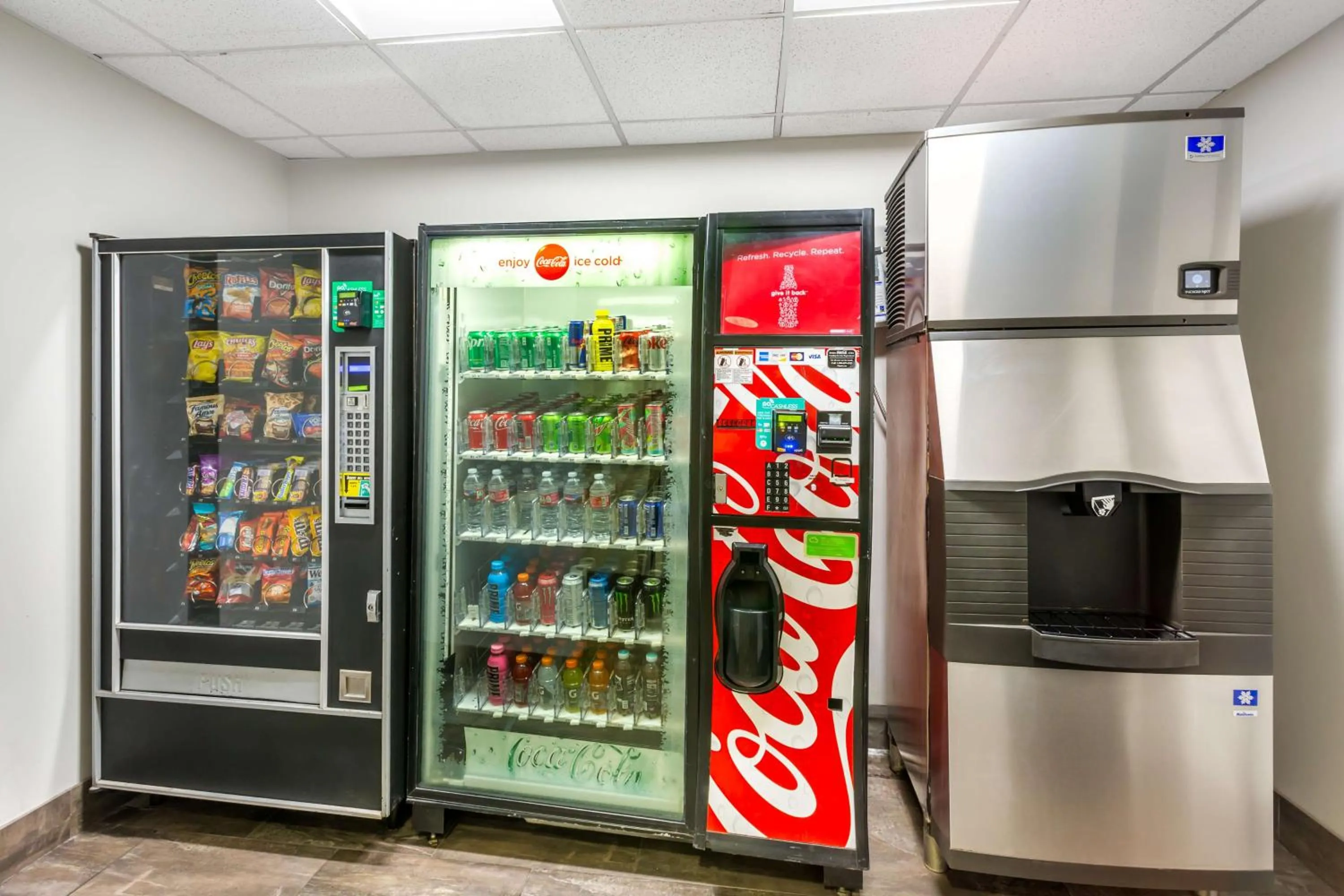 Property building in Best Western Plus Cotton Tree Inn