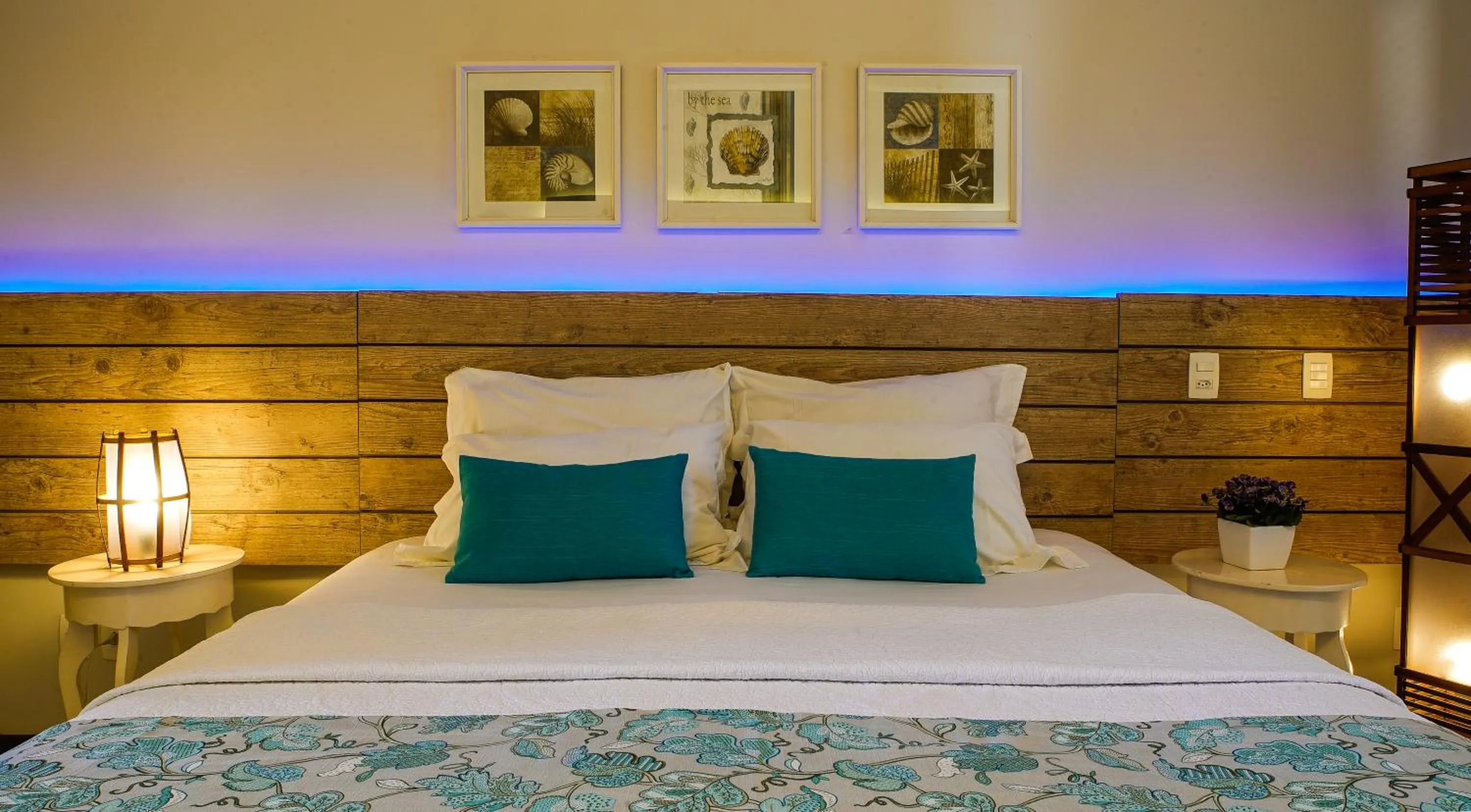 Bed in Kanaloa Pousada