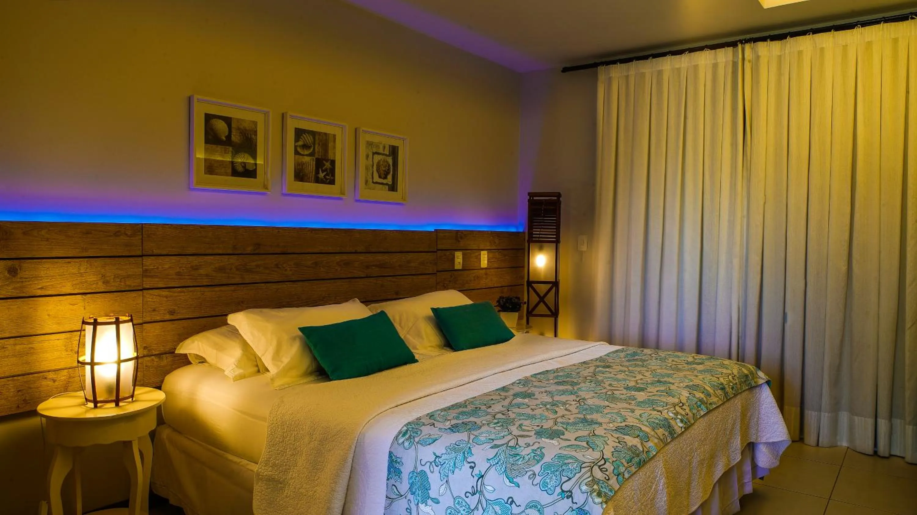 Bed in Kanaloa Pousada