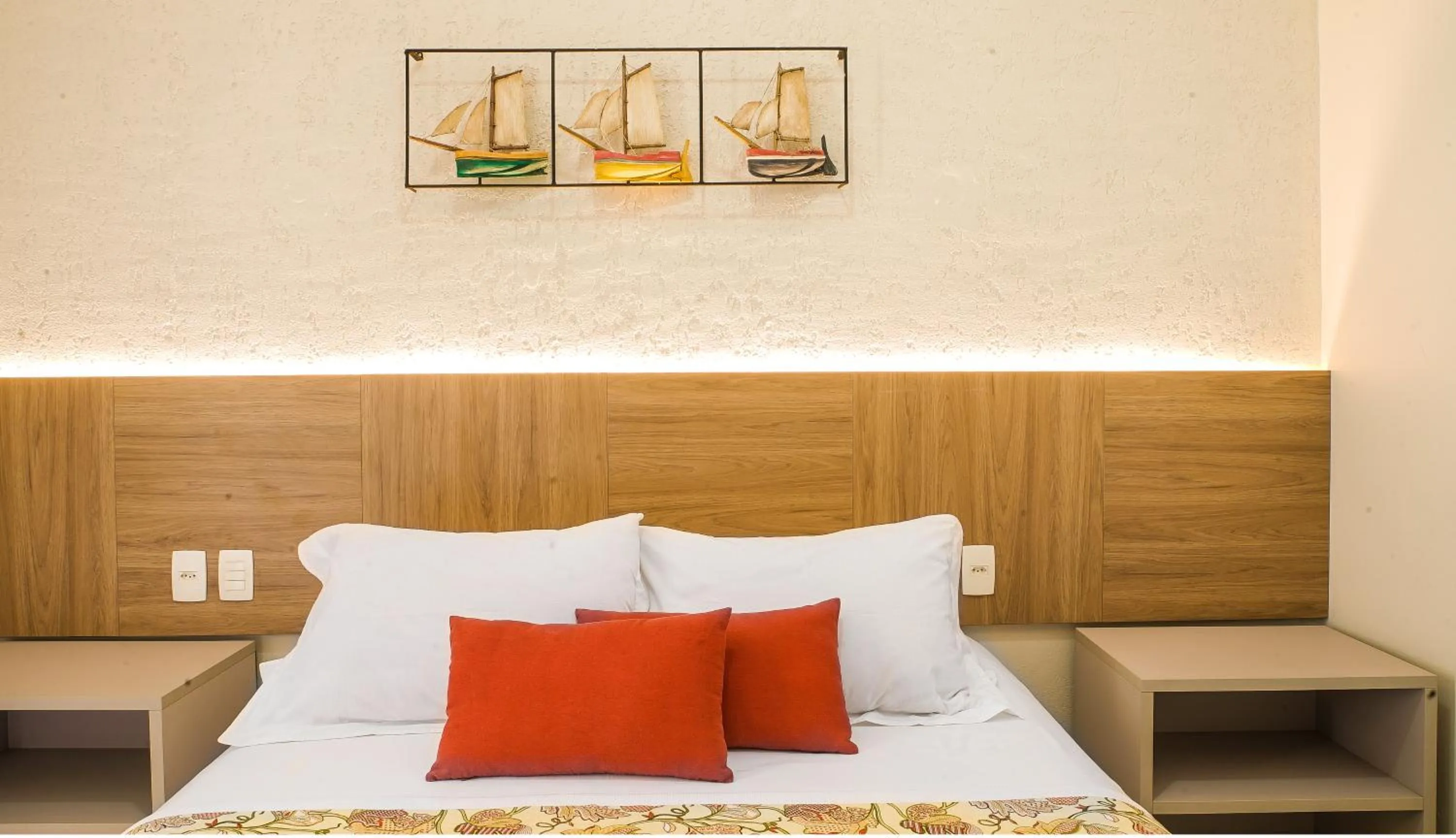 Bed in Kanaloa Pousada