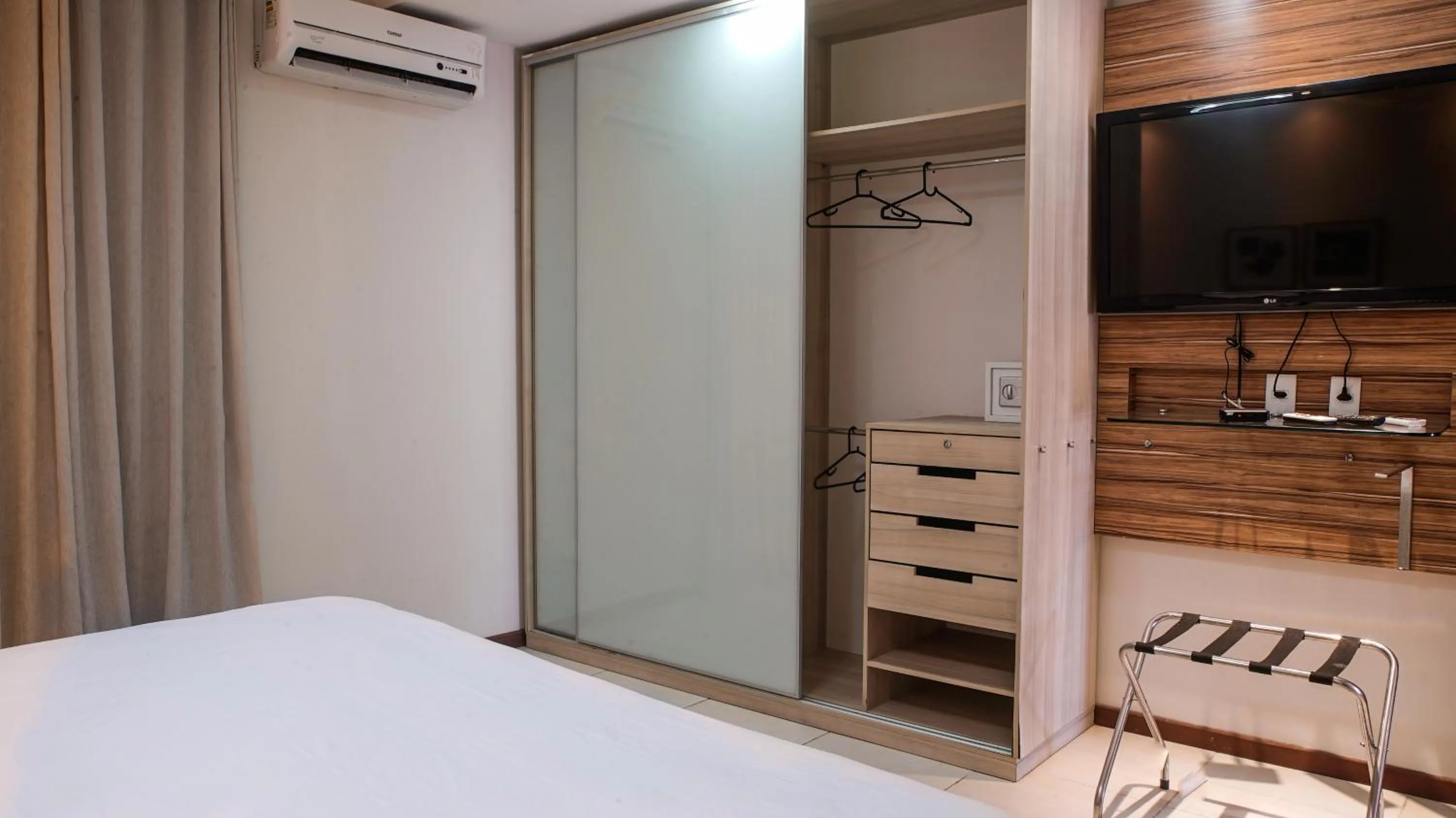 Bed in Kanaloa Pousada