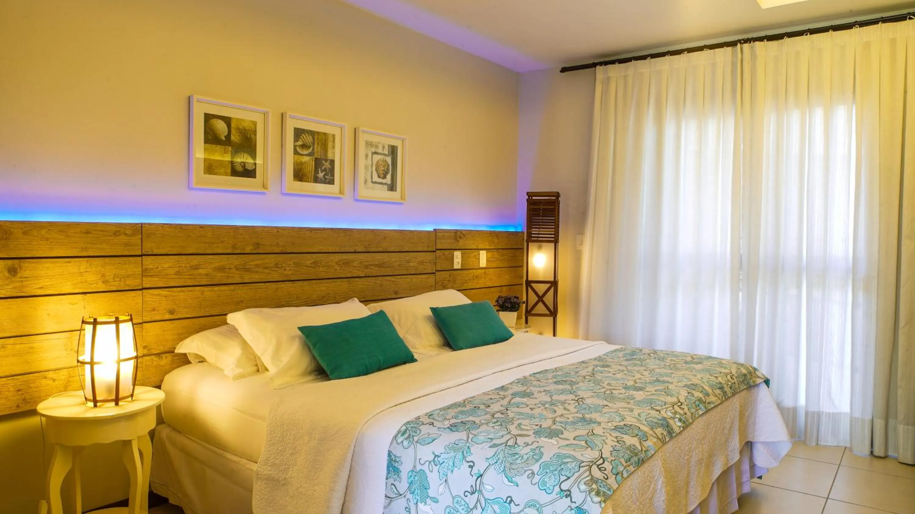 Bed in Kanaloa Pousada