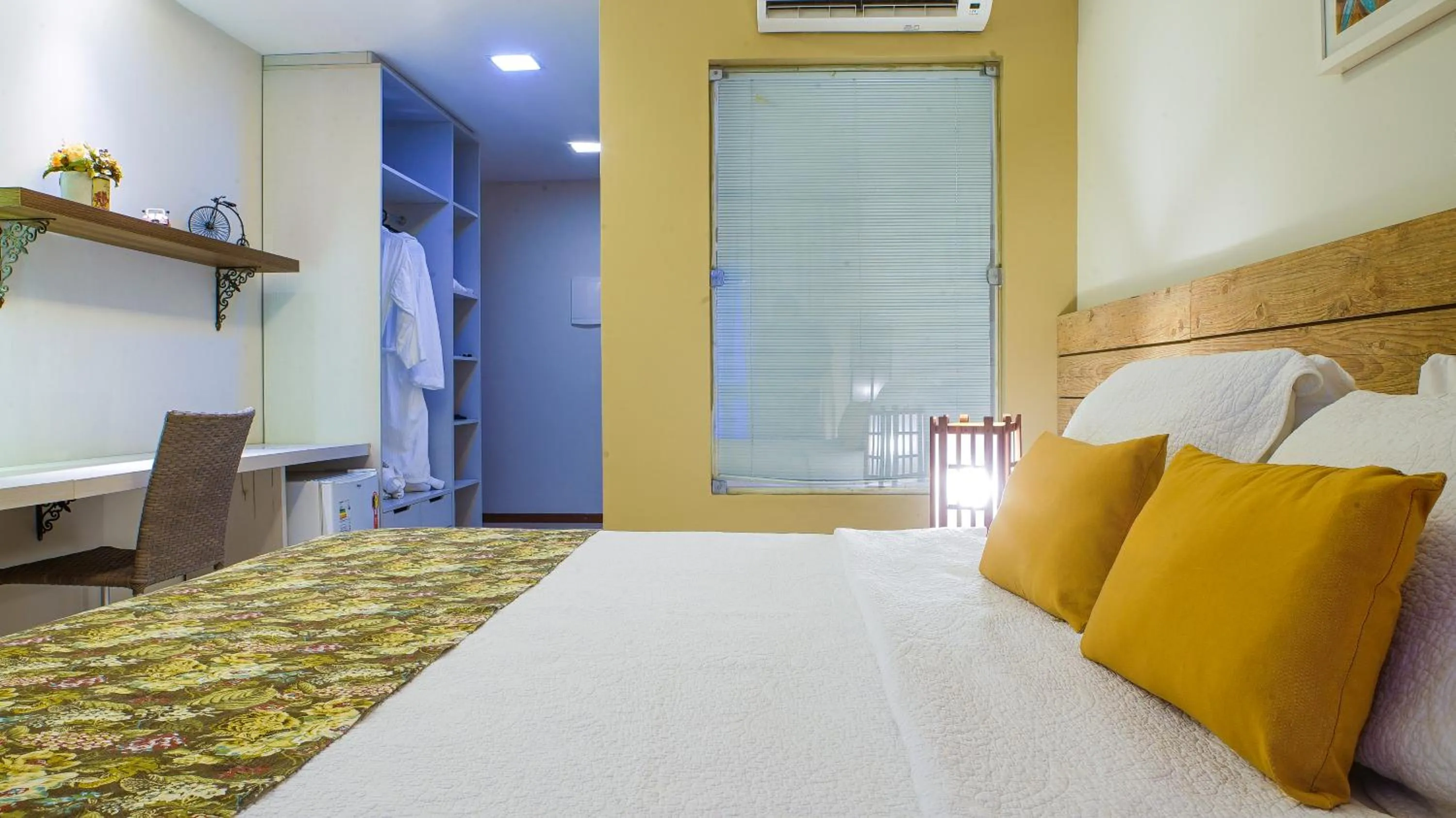 Bed in Kanaloa Pousada