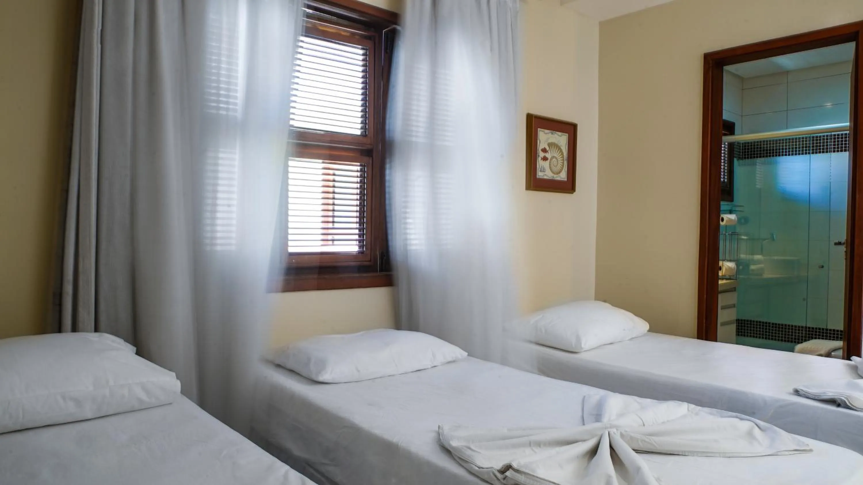 Bed in Kanaloa Pousada