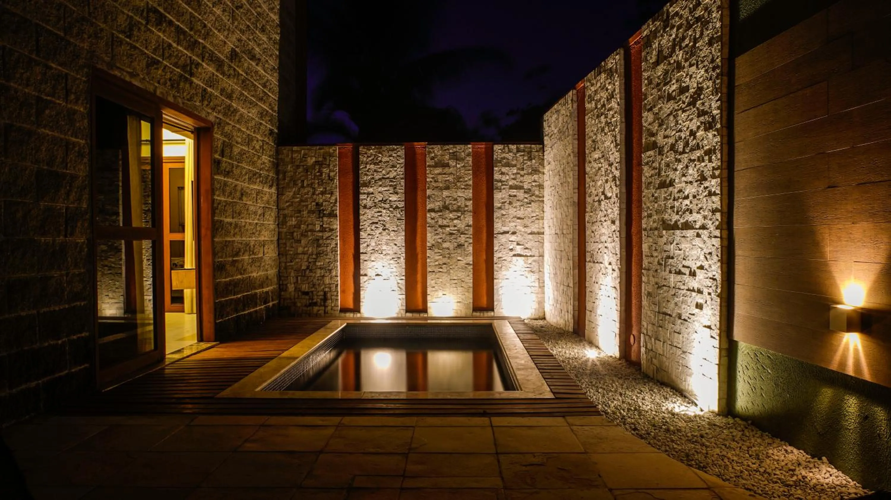 Swimming pool in Kanaloa Pousada