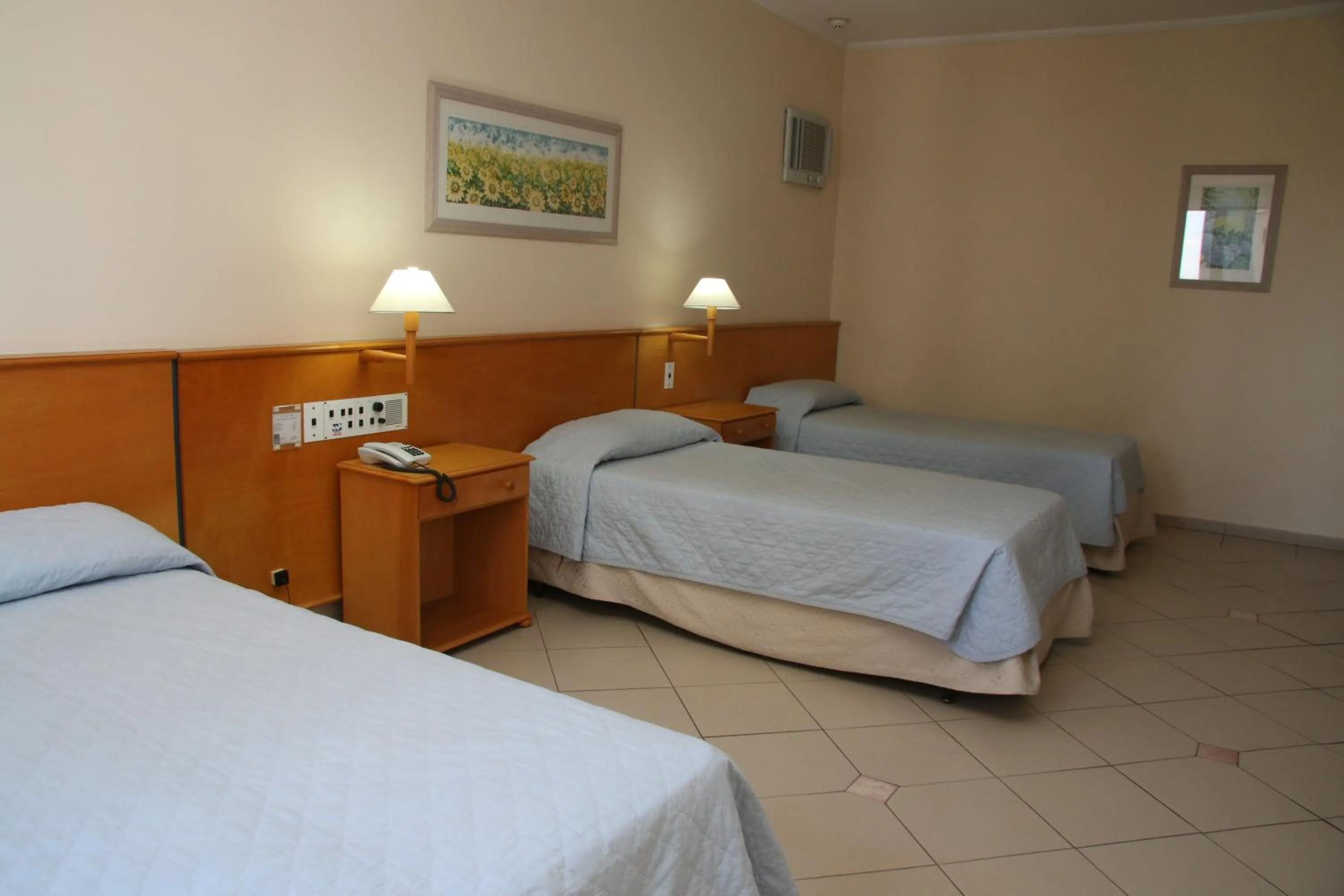 Bed in Jaguary Hotel Sumaré