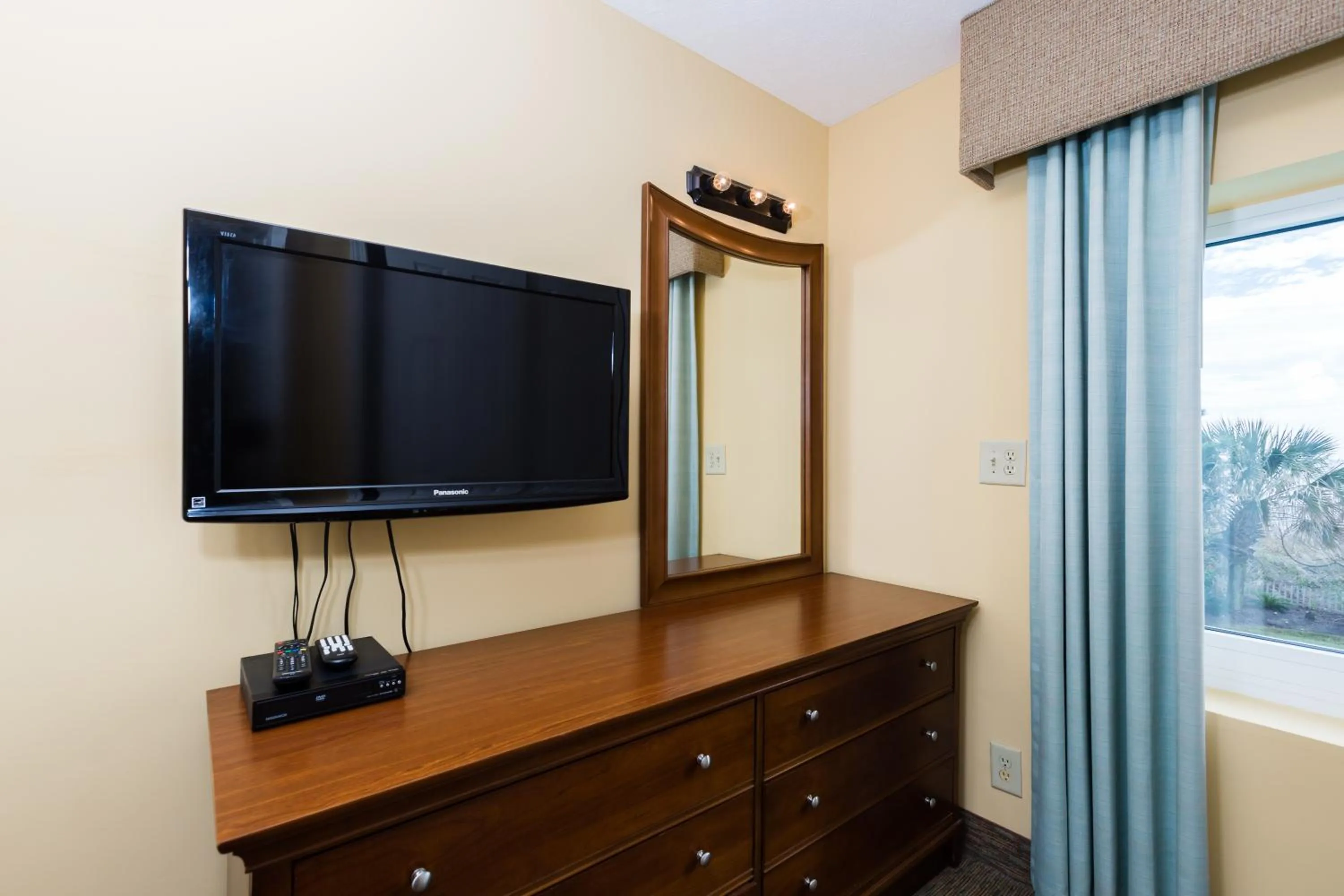 Bedroom in Jade Tree Cove