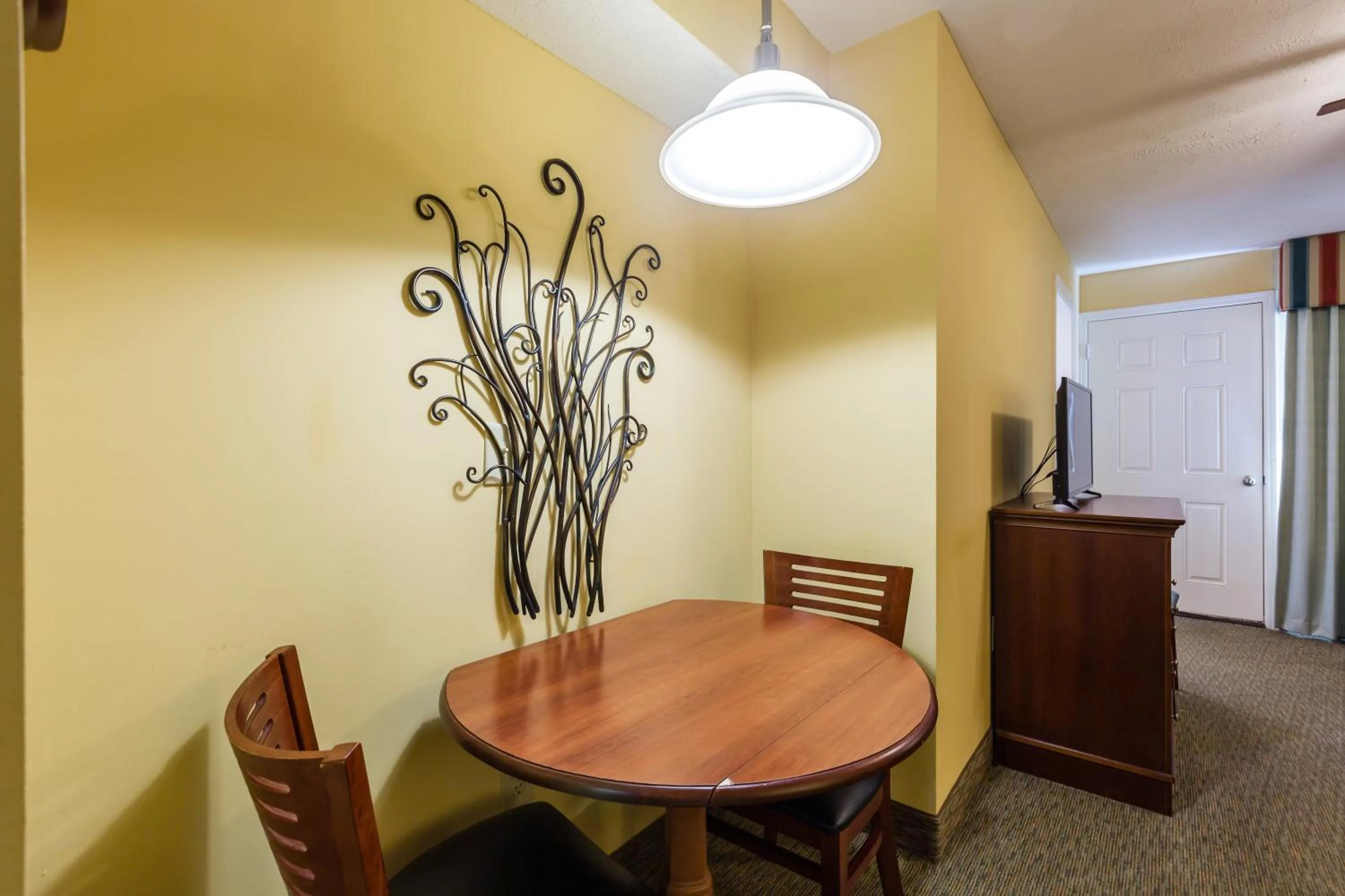 Dining area in Jade Tree Cove