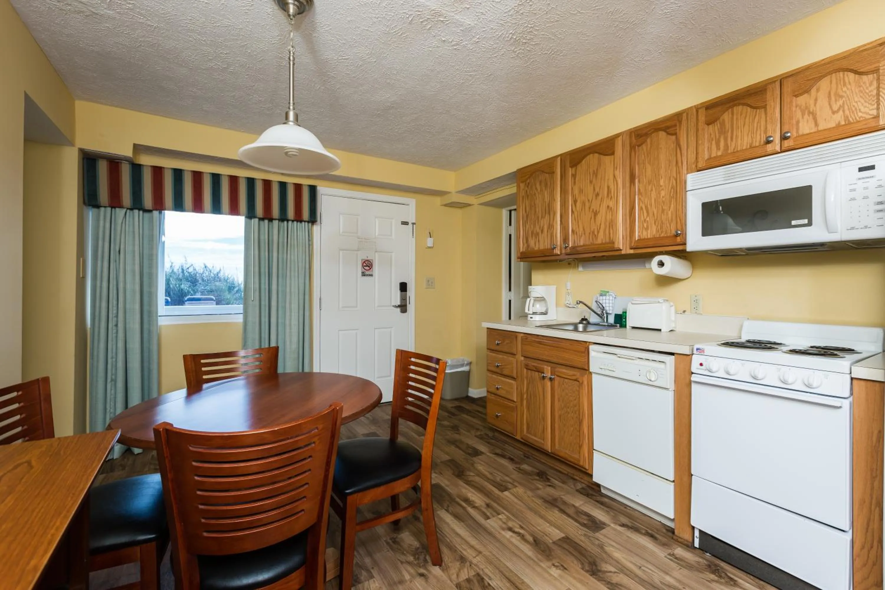Kitchen or kitchenette in Jade Tree Cove