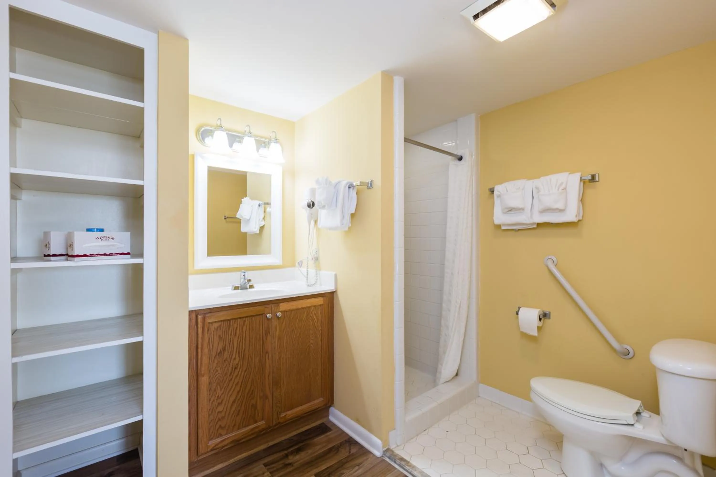 Bathroom in Jade Tree Cove