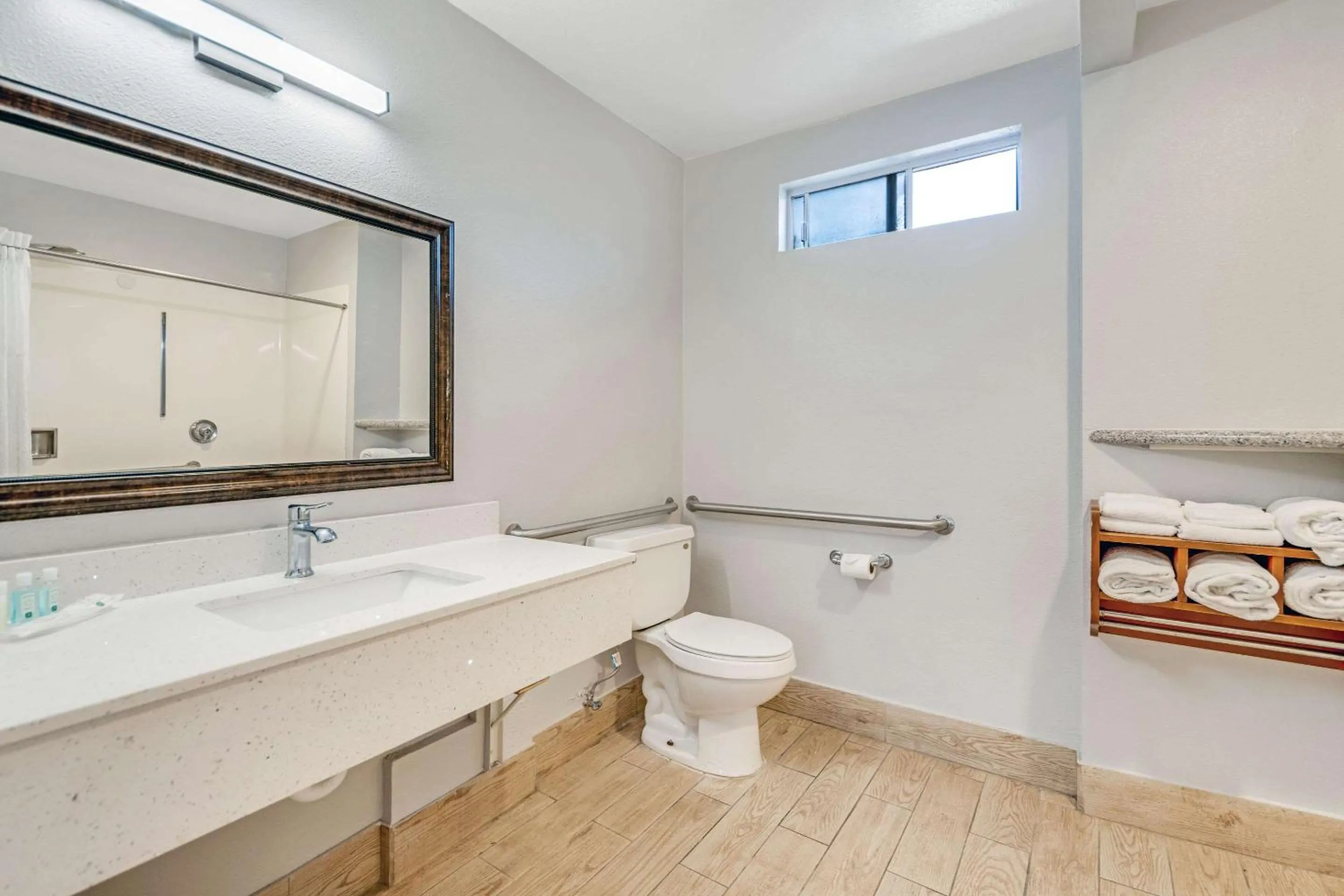 Bedroom in Quality Inn Santa Cruz Downtown Area