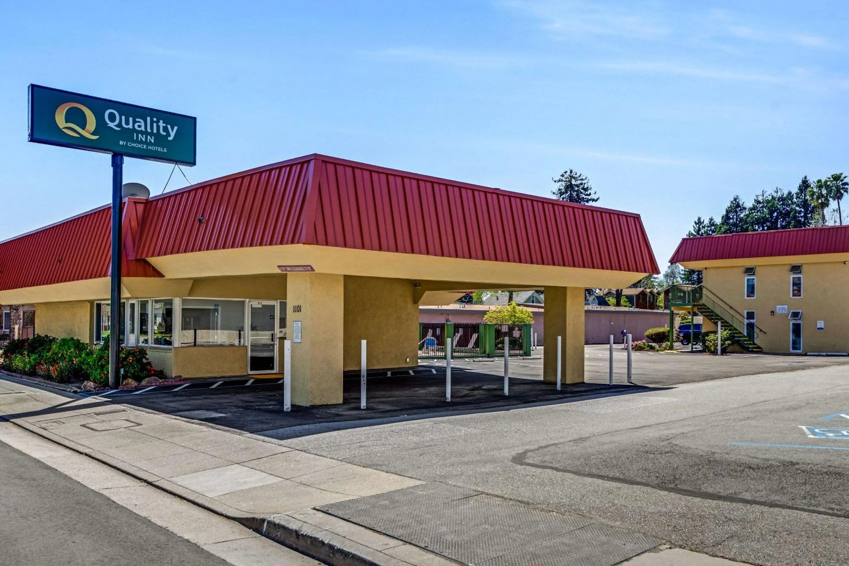 Property building in Quality Inn Santa Cruz Downtown Area