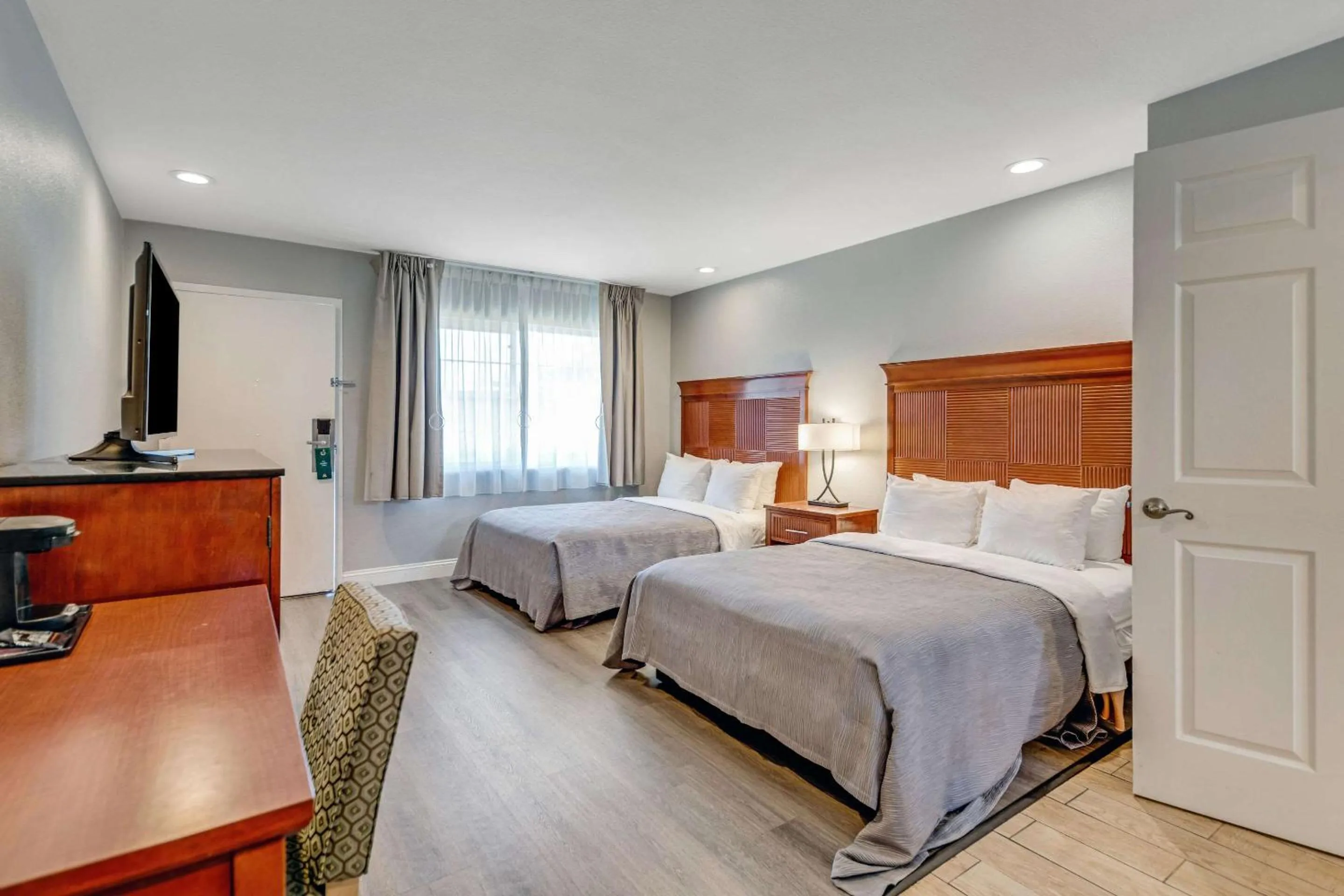 Bedroom, Bed in Quality Inn Santa Cruz Downtown Area