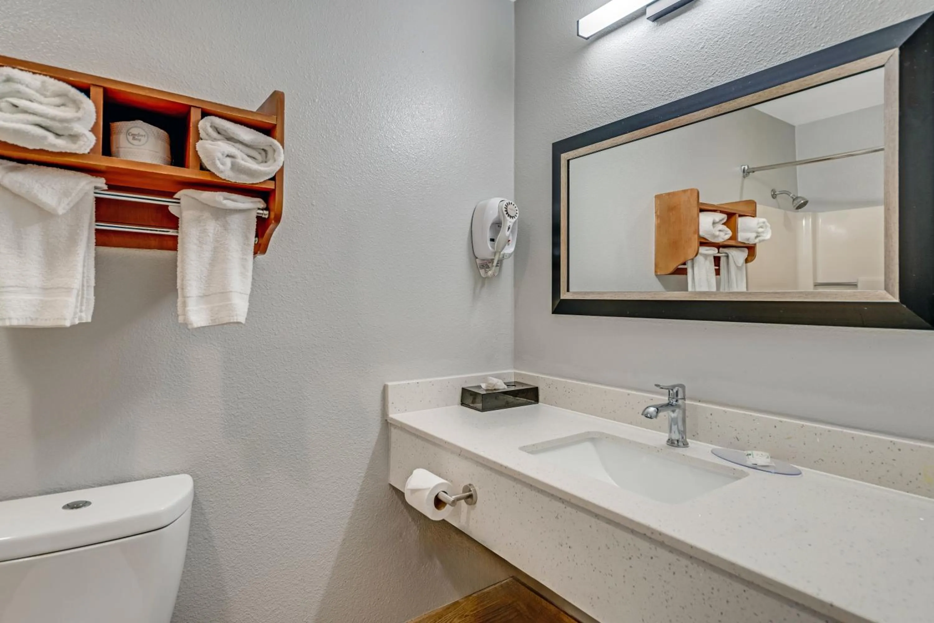 Bathroom in Quality Inn Santa Cruz Downtown Area