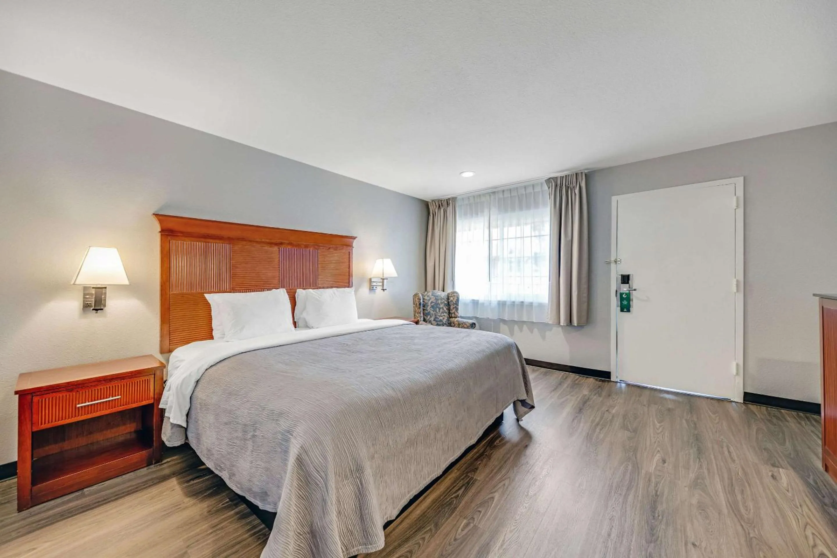 Bedroom, Bed in Quality Inn Santa Cruz Downtown Area