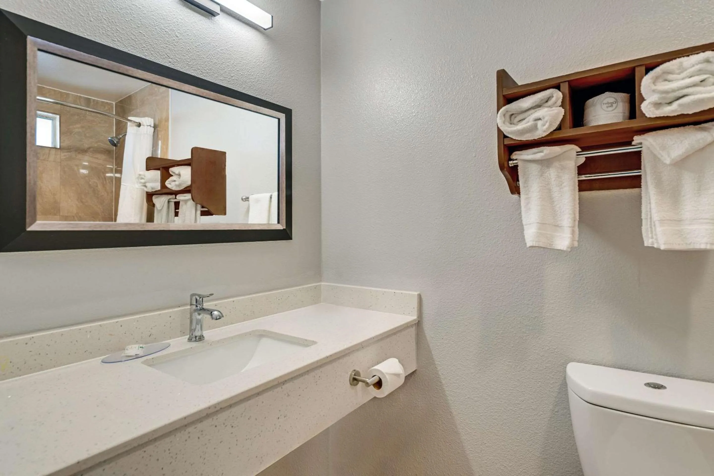 Bedroom in Quality Inn Santa Cruz Downtown Area