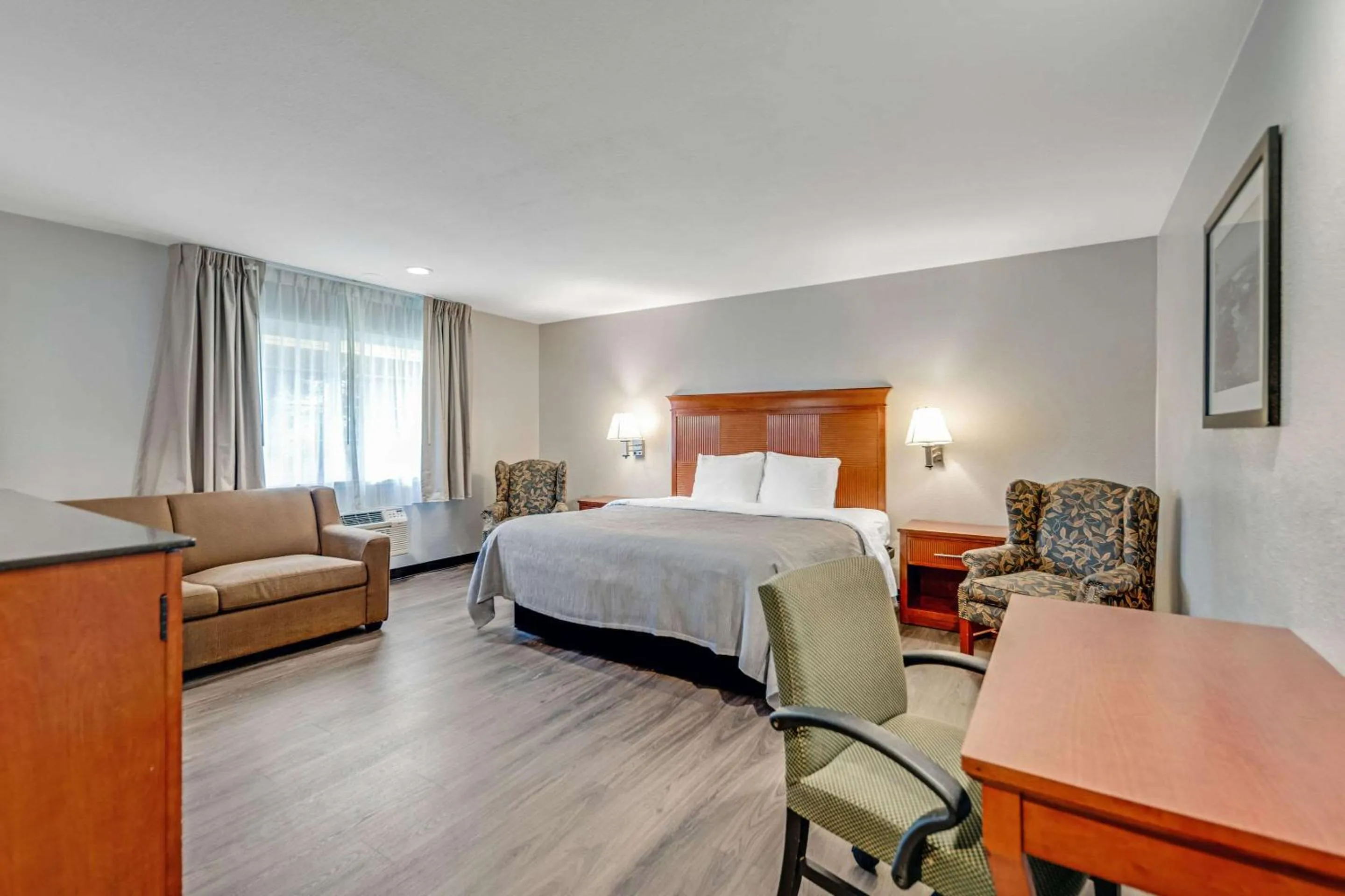 Bedroom, Bed in Quality Inn Santa Cruz Downtown Area