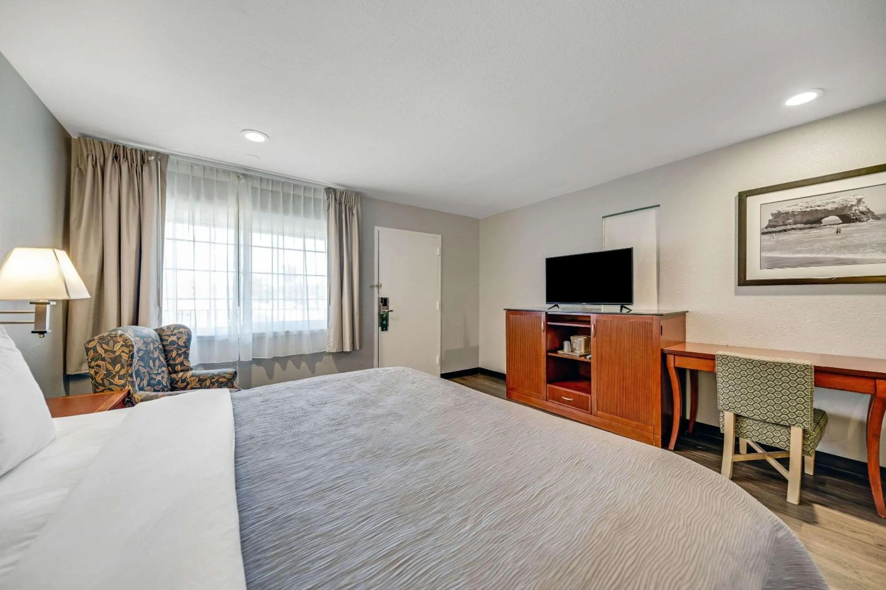 Bedroom, Bed in Quality Inn Santa Cruz Downtown Area