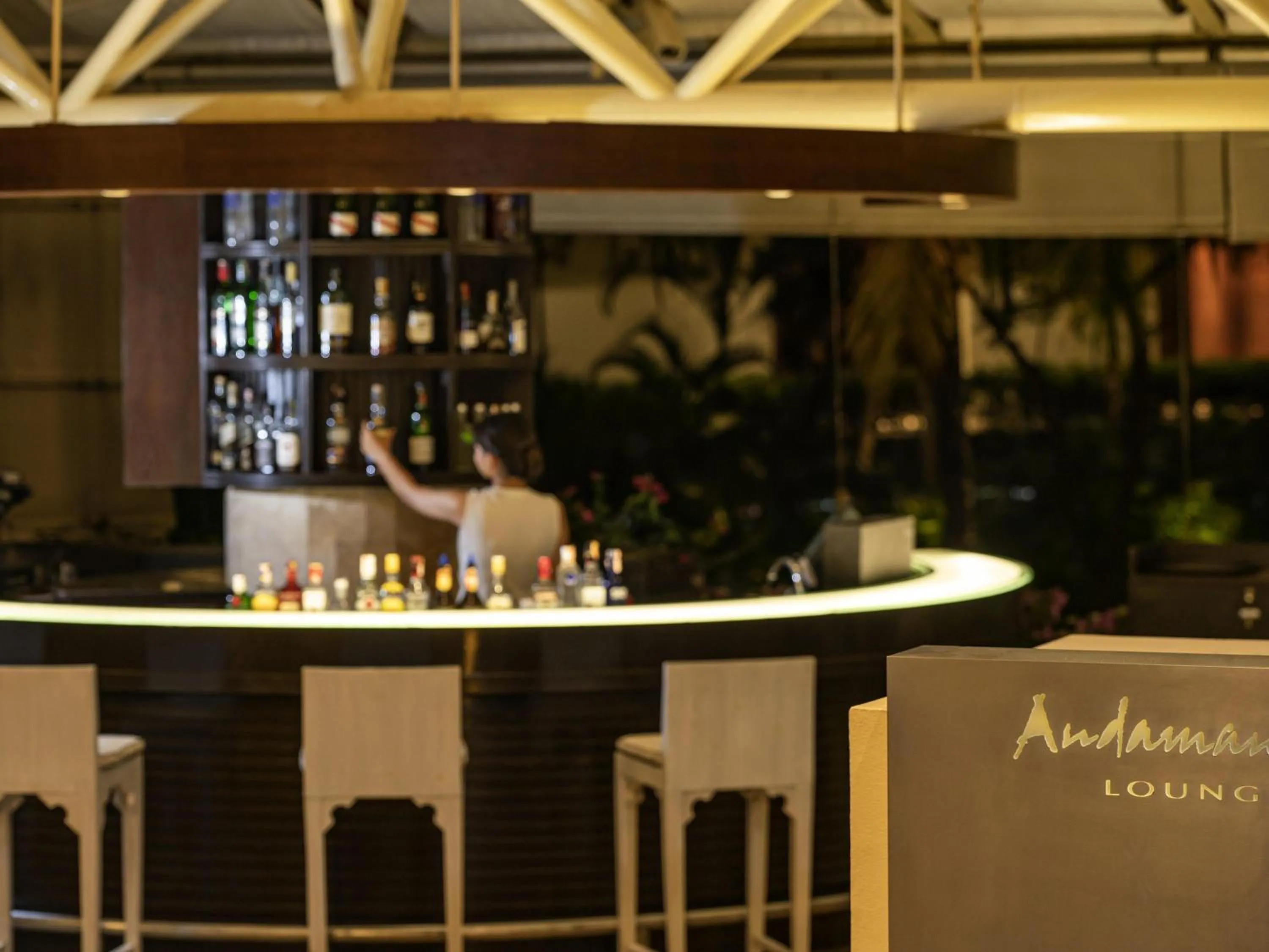 Lounge or bar in Pullman Phuket Karon Beach Resort