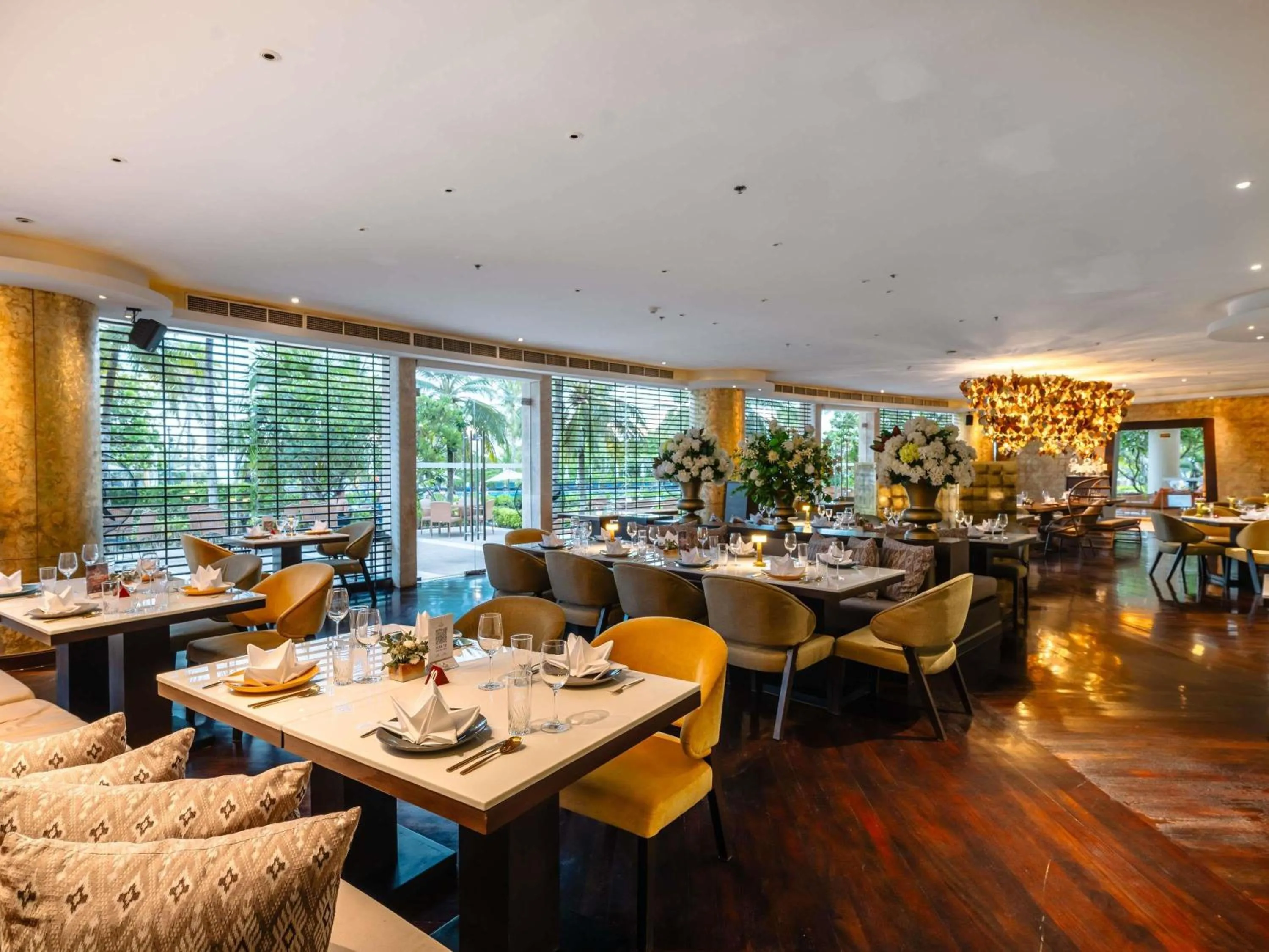 Restaurant/places to eat in Pullman Phuket Karon Beach Resort