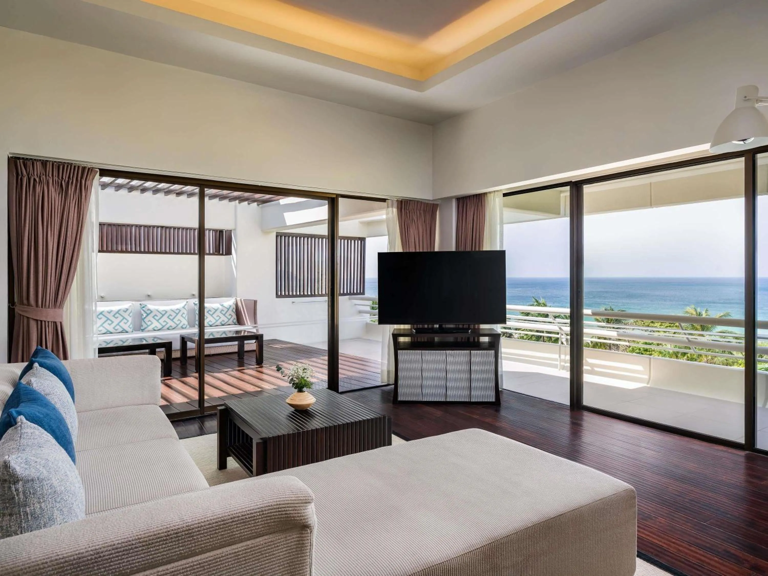 Bedroom in Pullman Phuket Karon Beach Resort