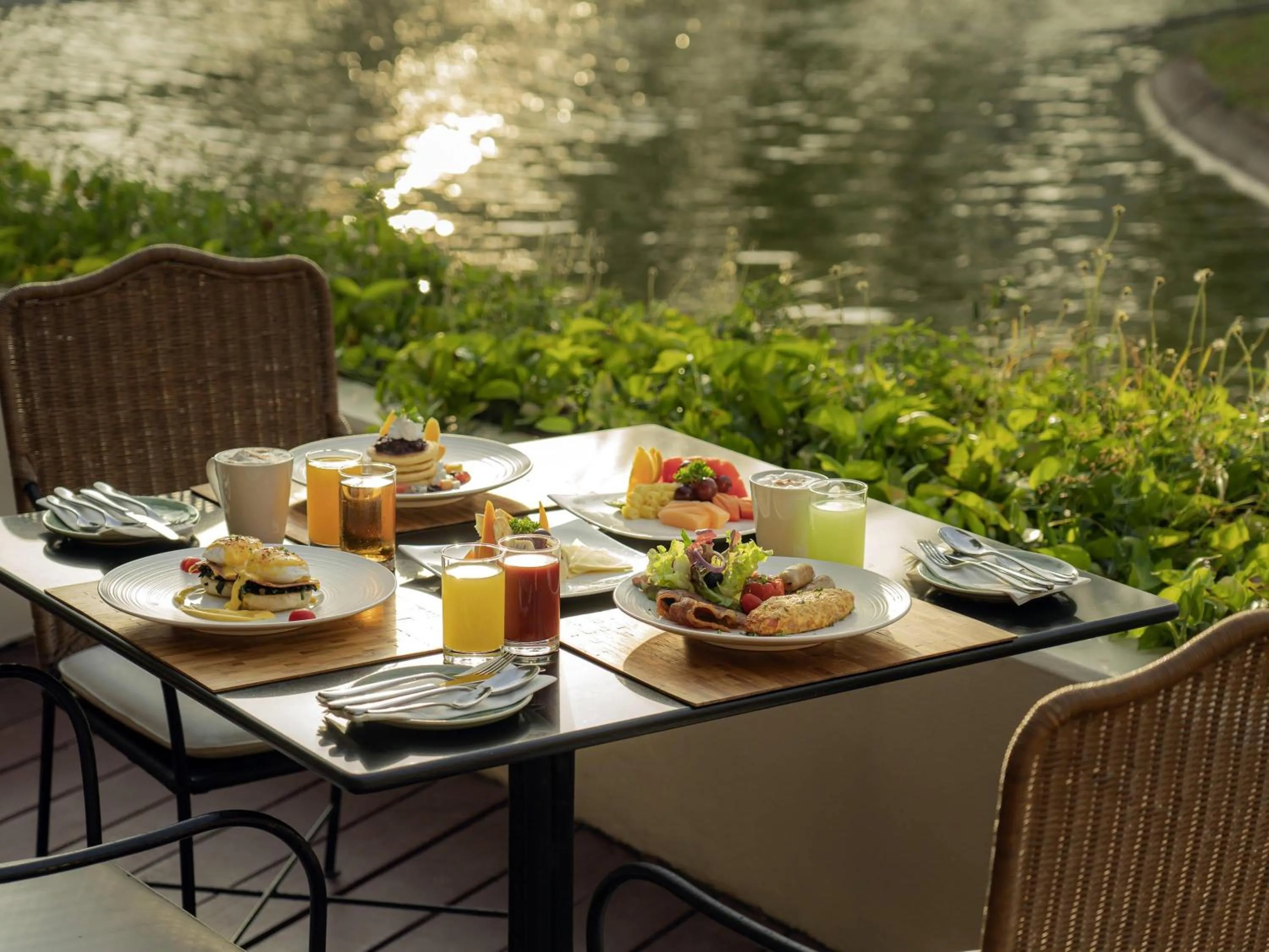 Restaurant/places to eat in Pullman Phuket Karon Beach Resort