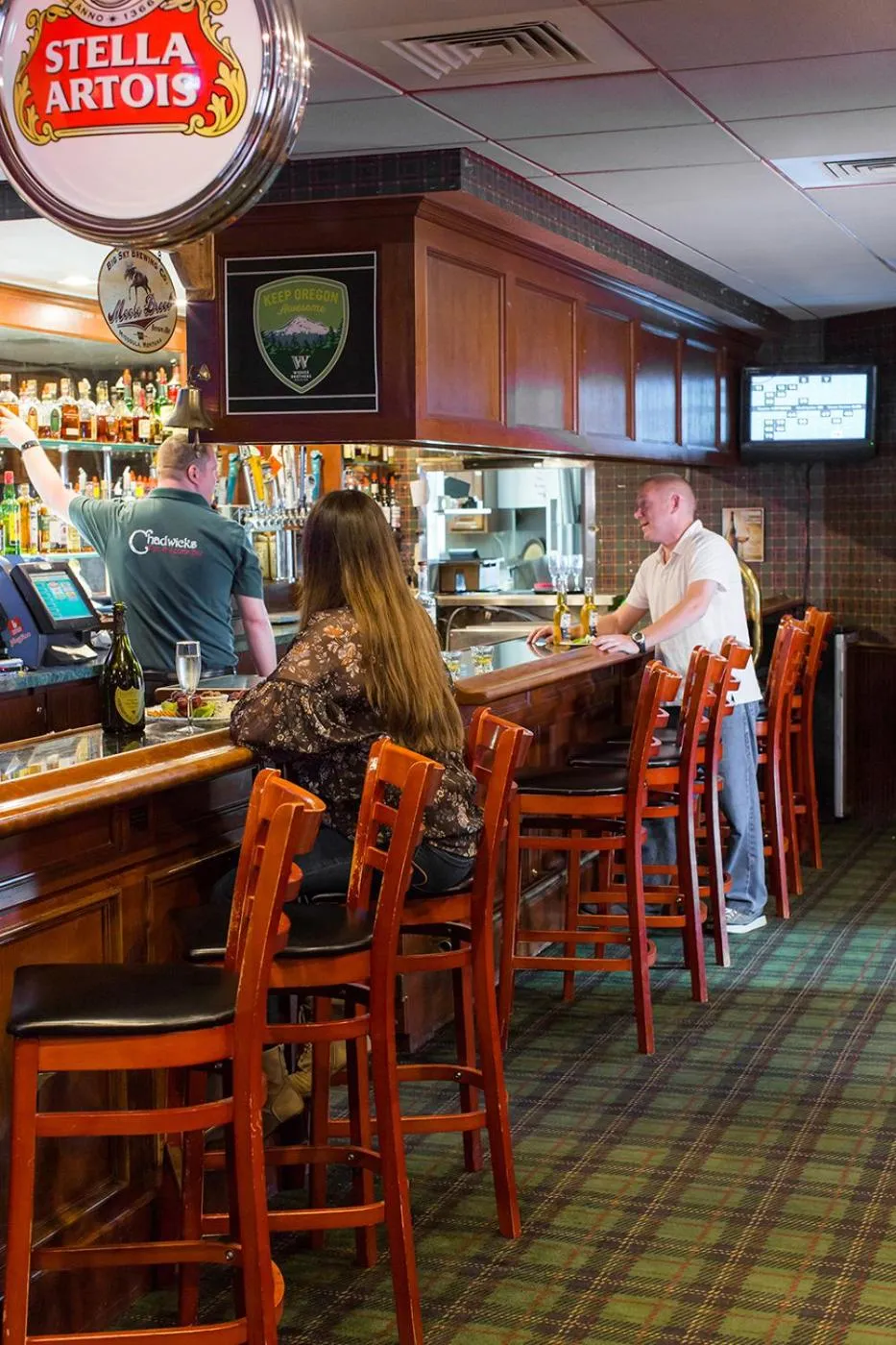 Lounge or bar in Rogue Regency Inn & Suites