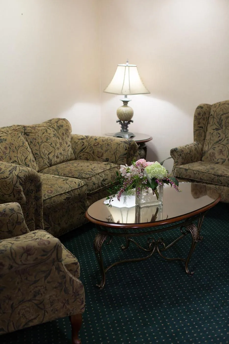 Rogue Regency Inn & Suites