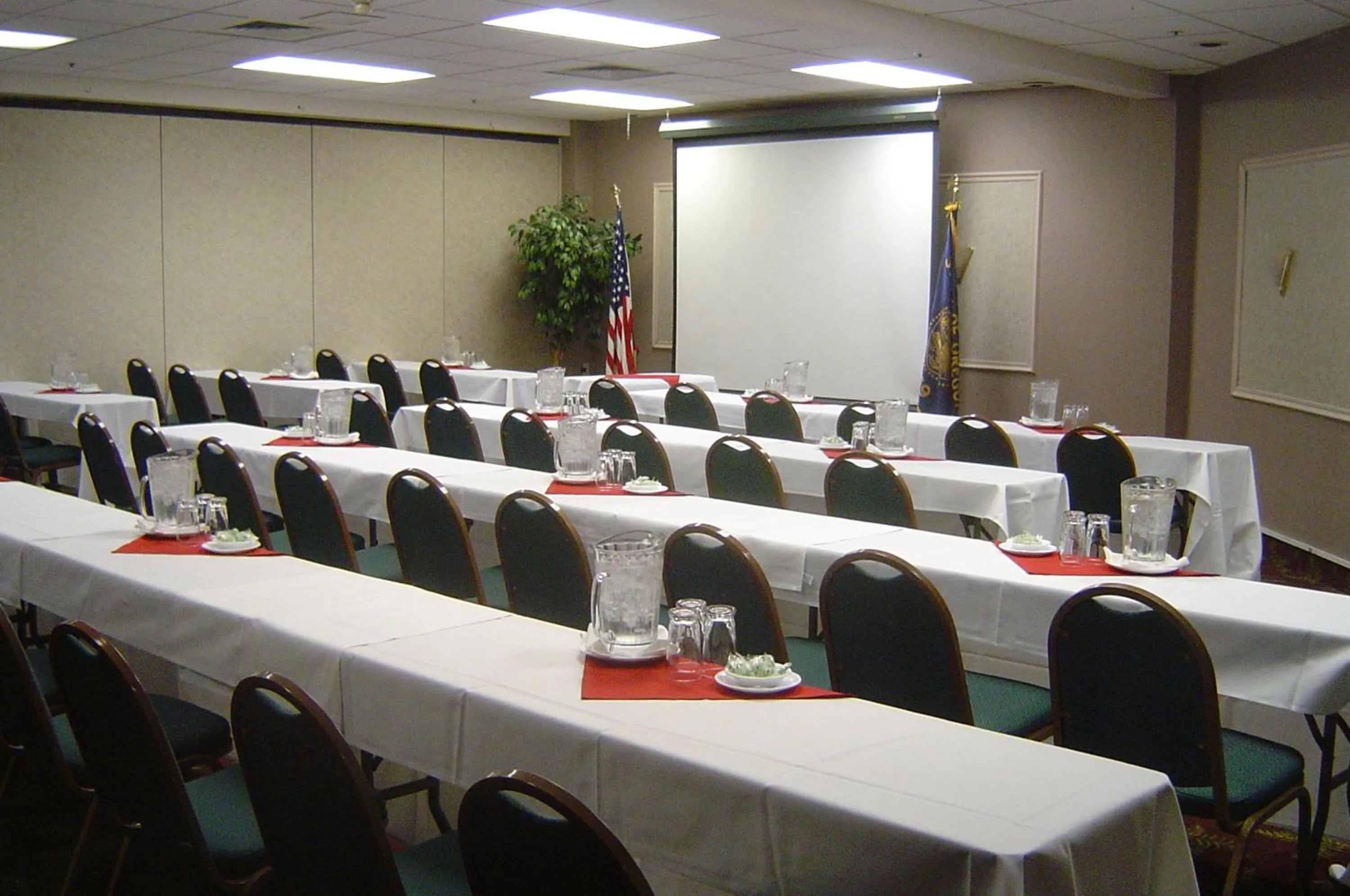 Business facilities in Rogue Regency Inn & Suites