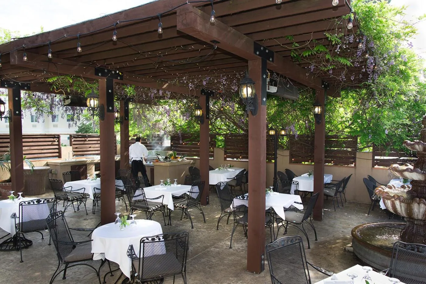 Restaurant/places to eat in Rogue Regency Inn & Suites