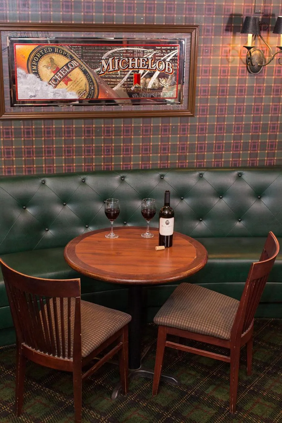 Lounge or bar in Rogue Regency Inn & Suites