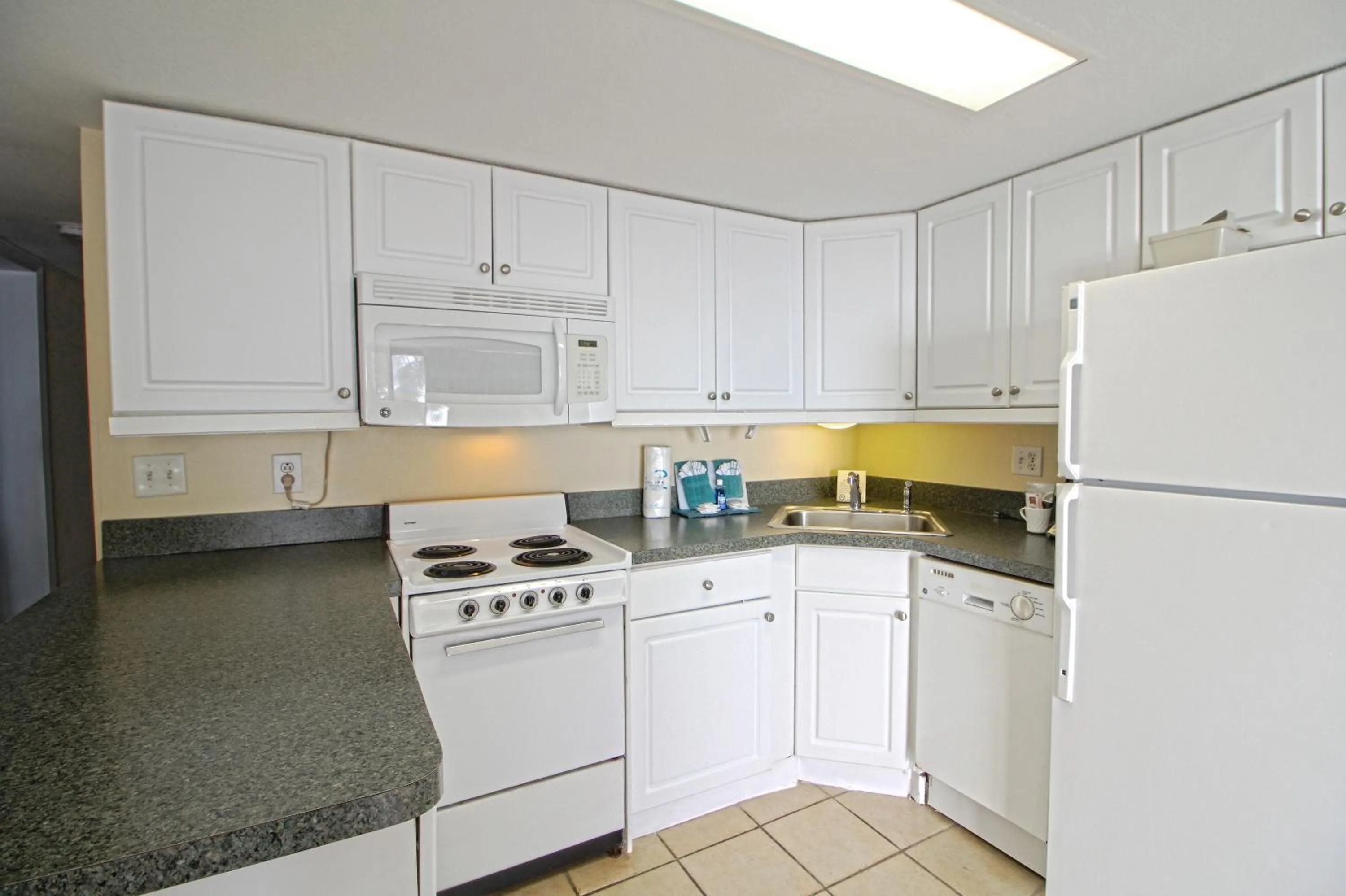 Kitchen or kitchenette in Peppertree By The Sea