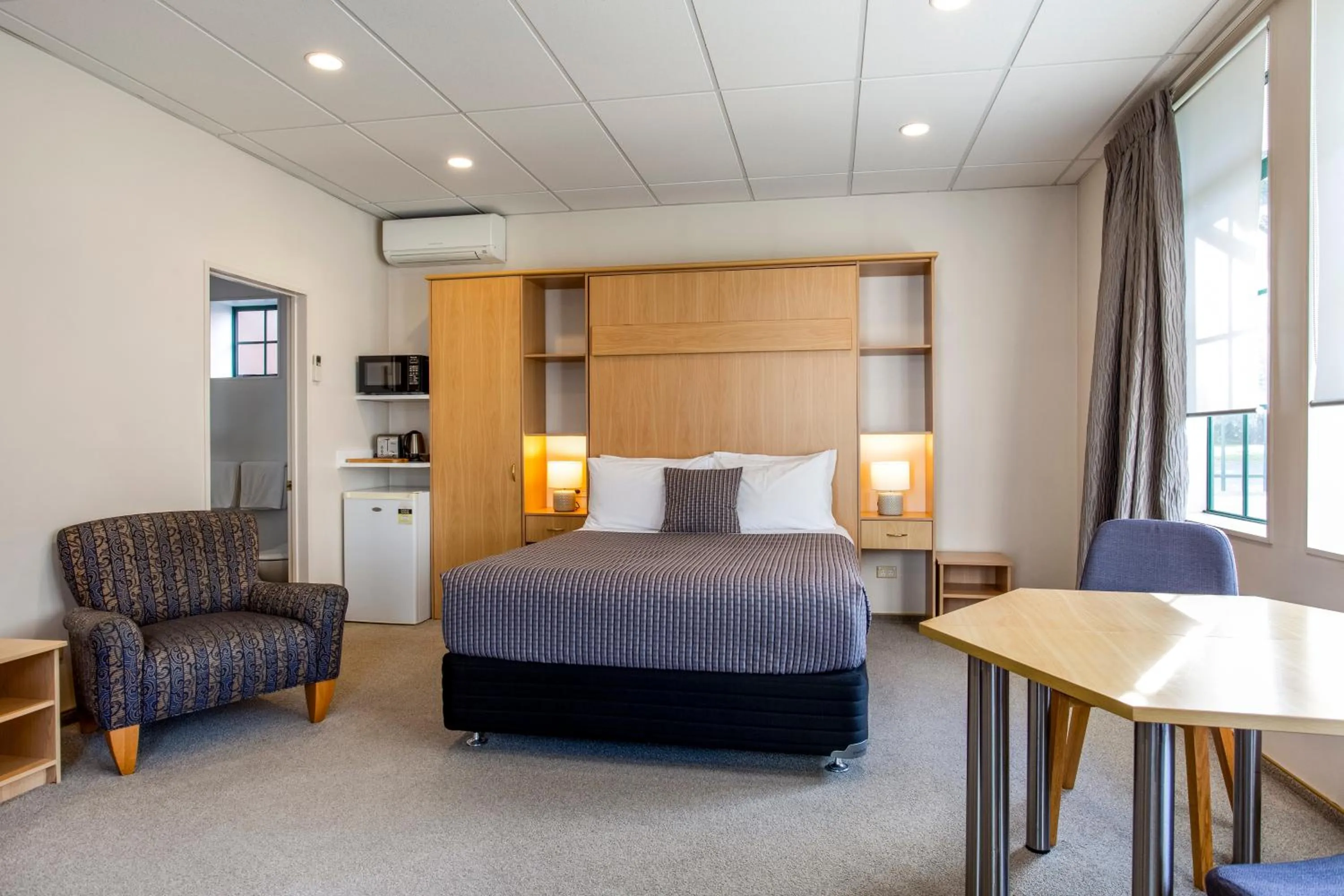 Bed in Greenlane Manor Motel