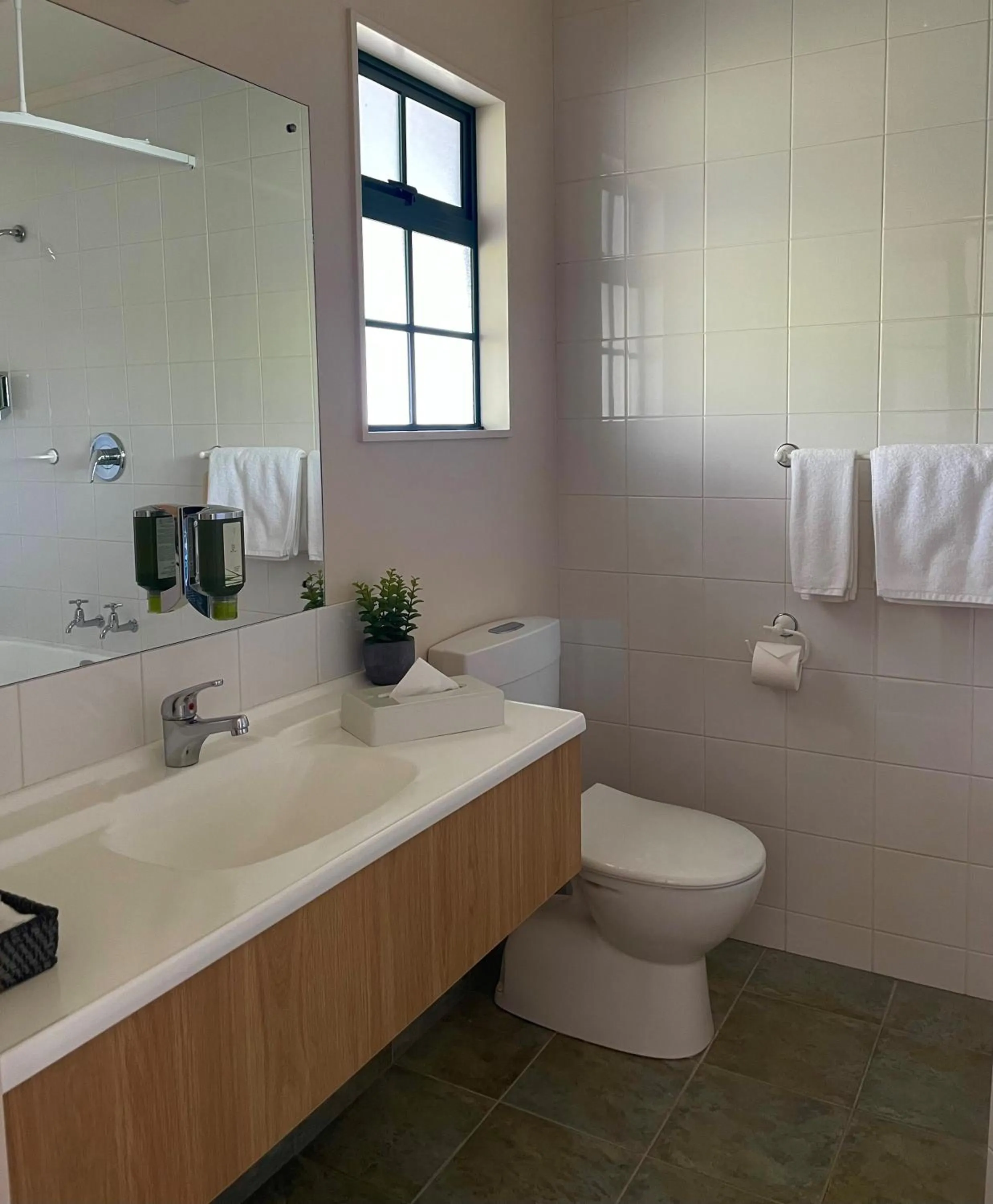 Greenlane Manor Motel