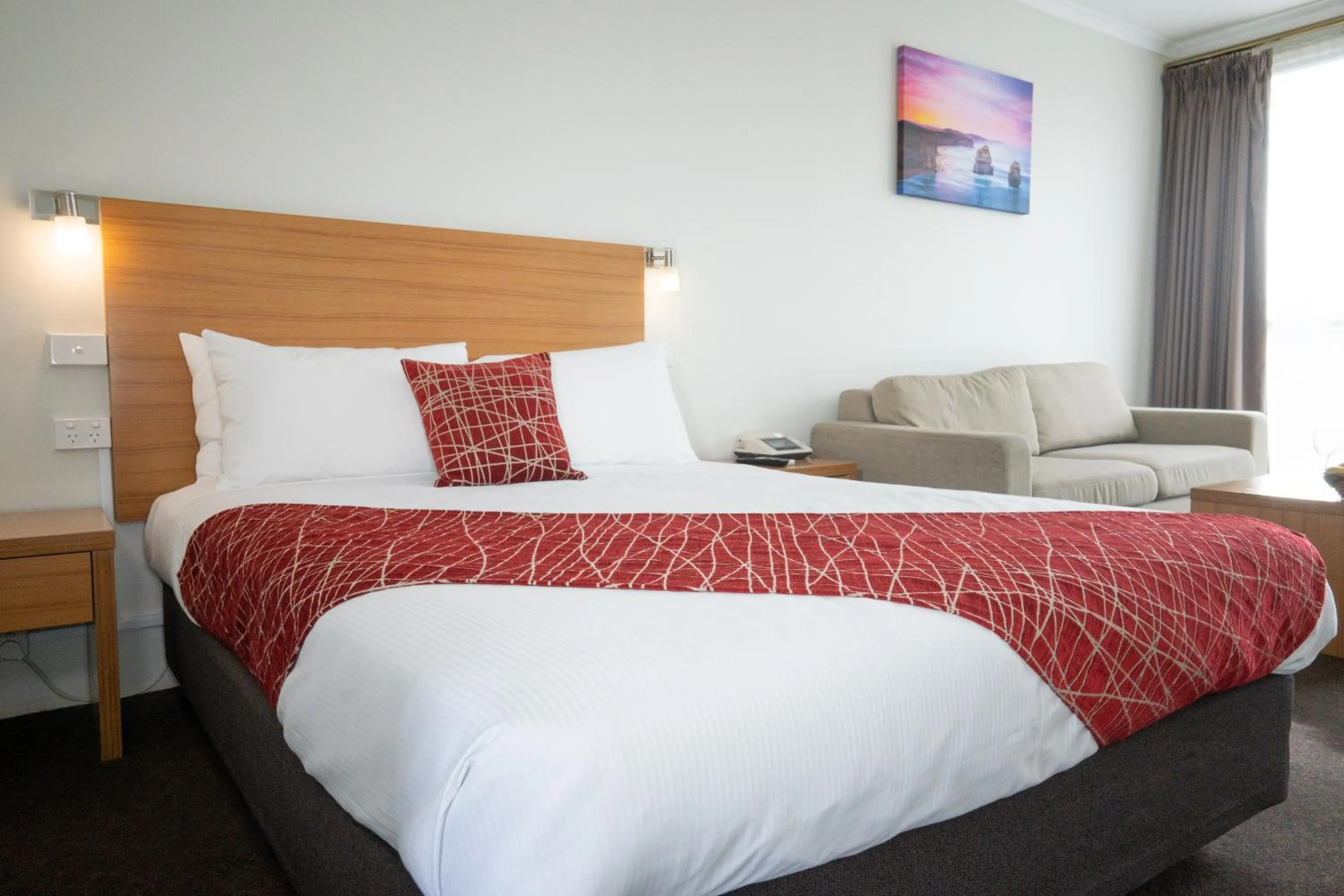 Bed in Admiralty Inn