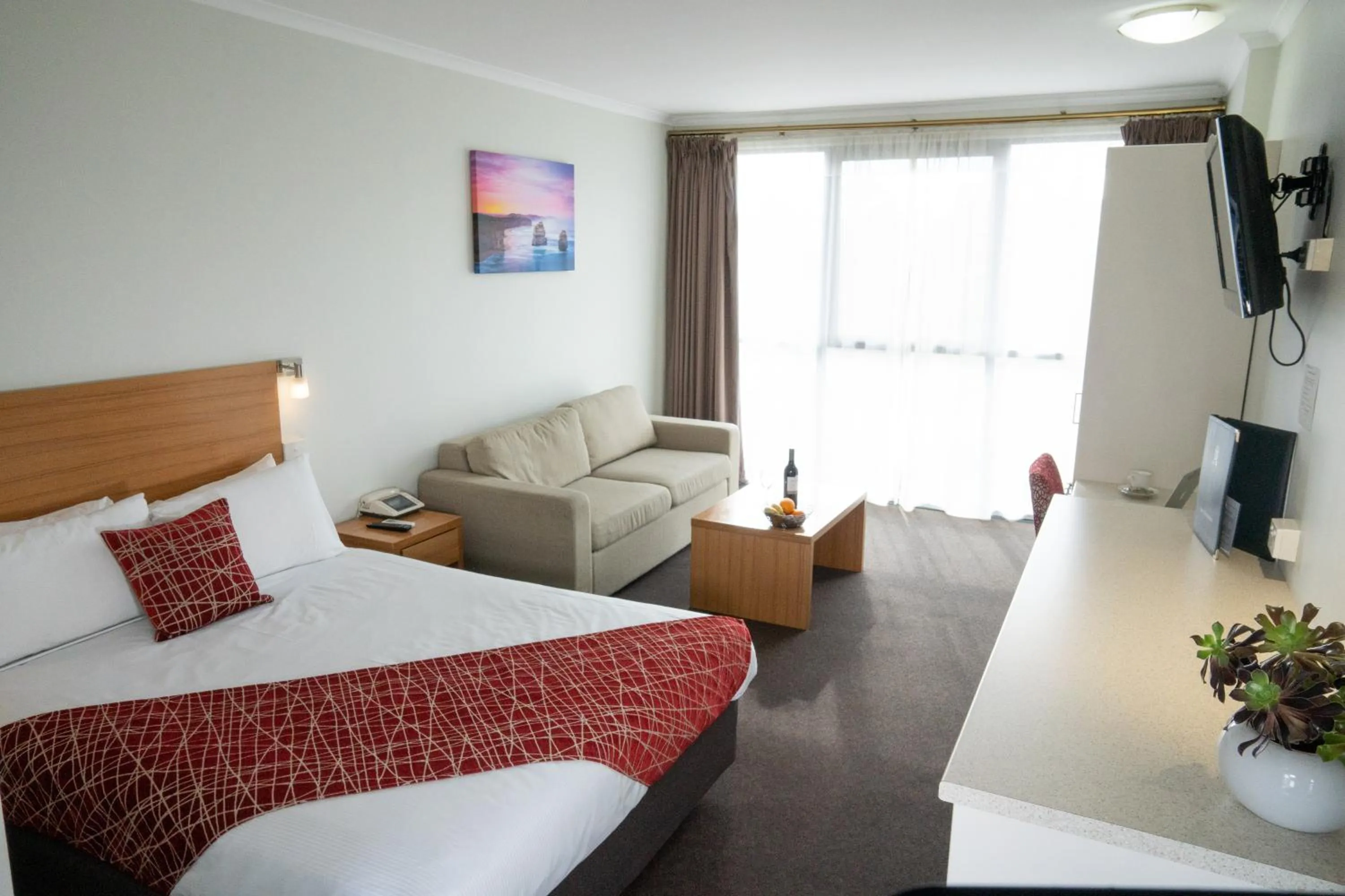 Bed in Admiralty Inn