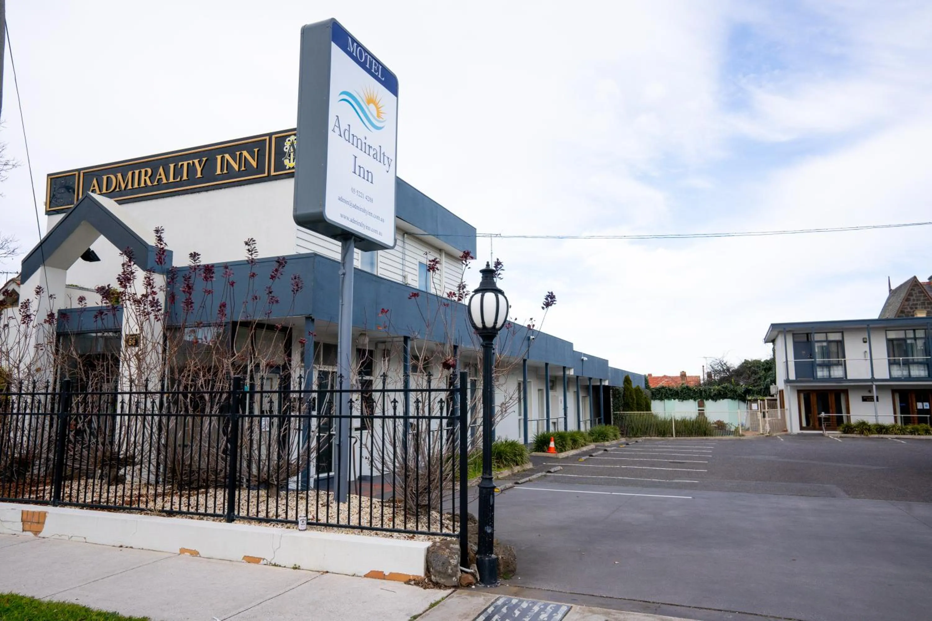 Property logo or sign in Admiralty Inn