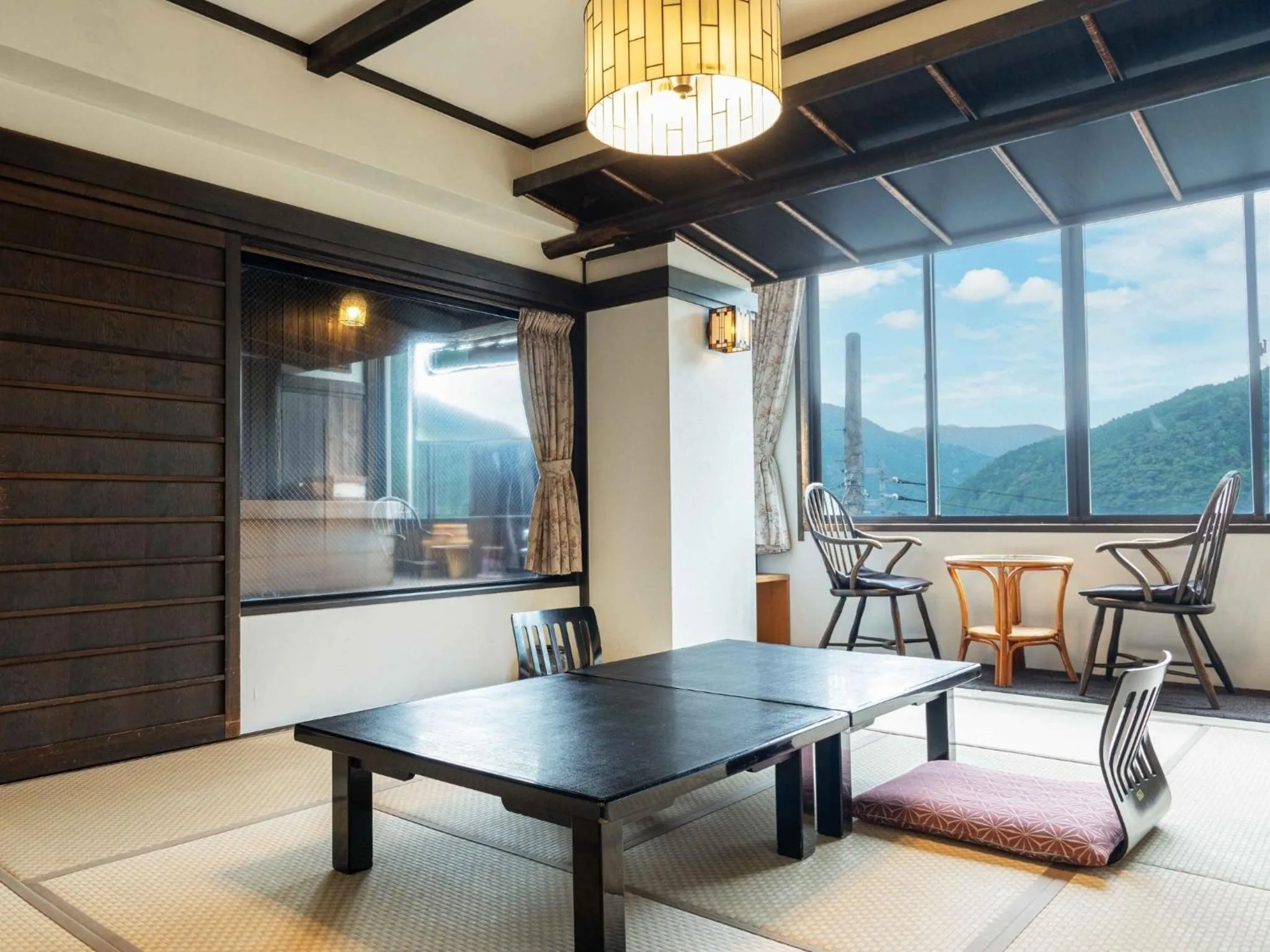 Photo of the whole room in Sasara