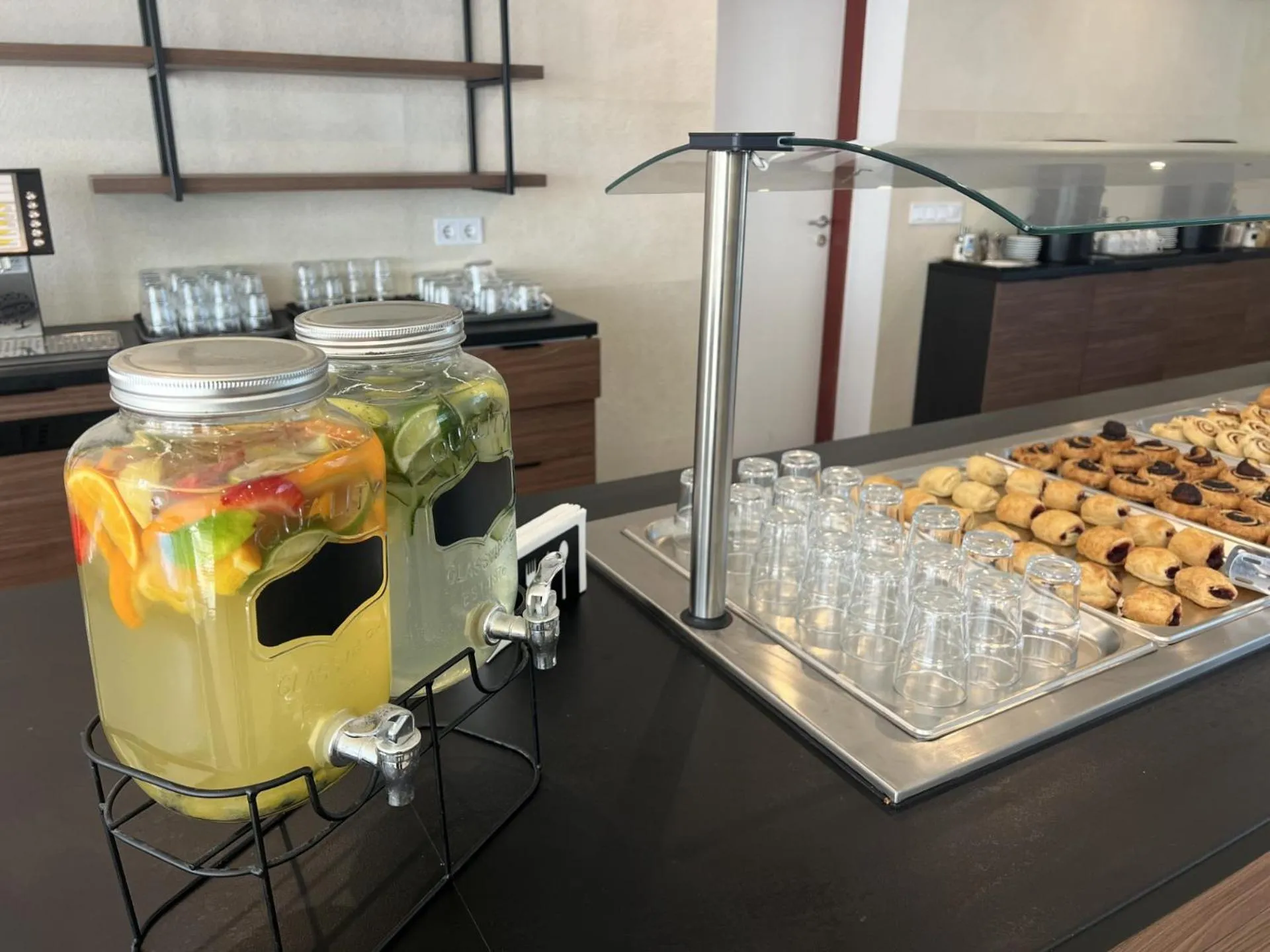 Restaurant/places to eat in Canada Hotel Budapest