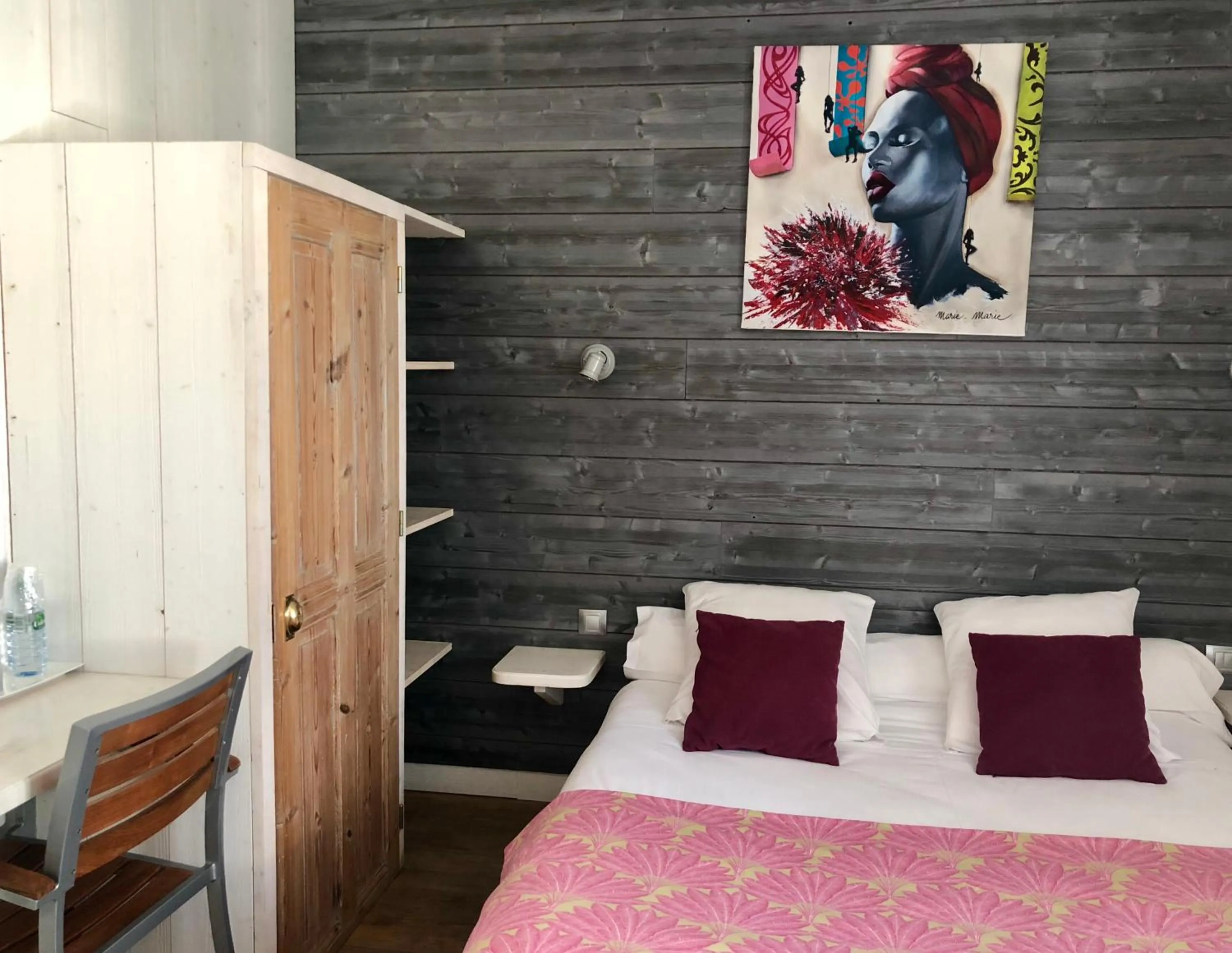 Photo of the whole room, Bed in Hotel Le Clocher