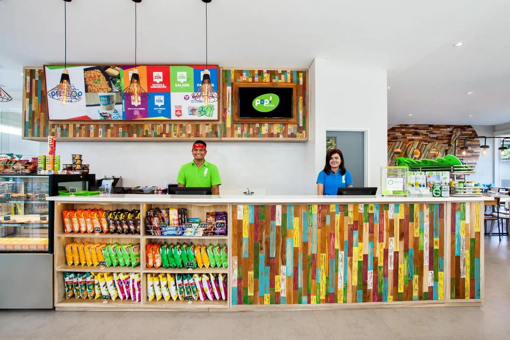 Lobby or reception in POP! Hotel Pemuda Semarang