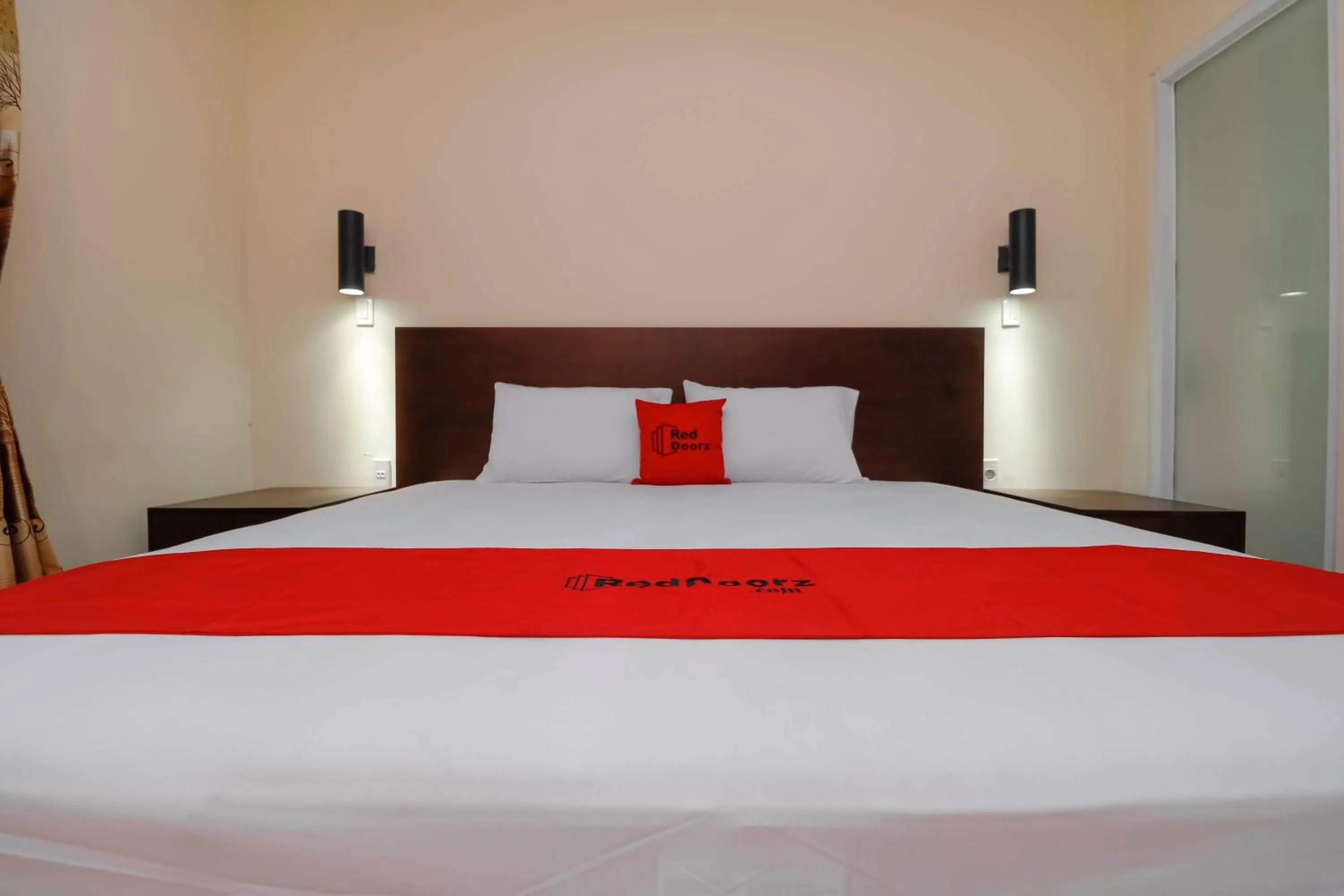 Bedroom, Bed in RedDoorz Plus near Halim Perdanakusuma 2