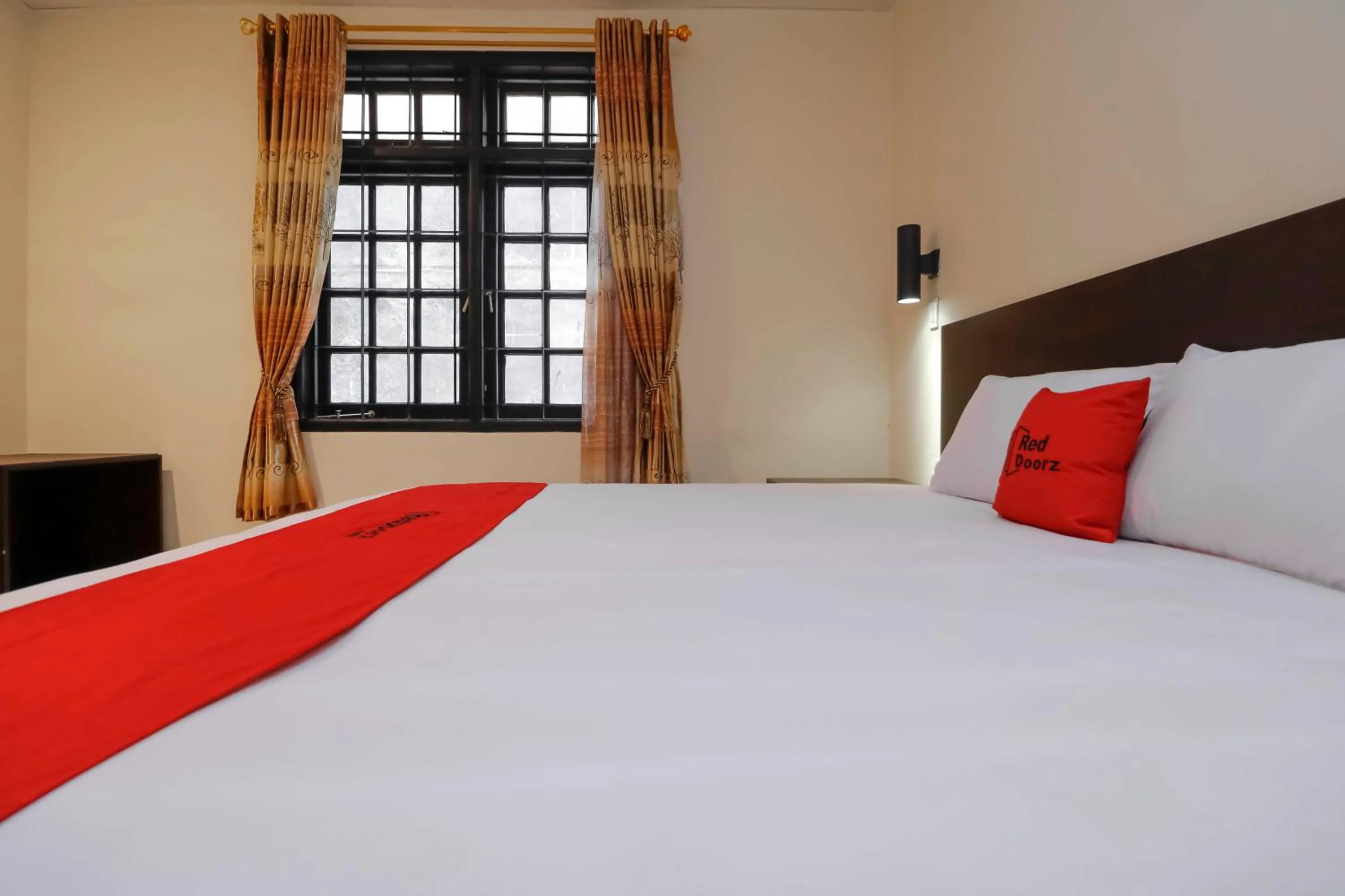Bedroom, Bed in RedDoorz Plus near Halim Perdanakusuma 2
