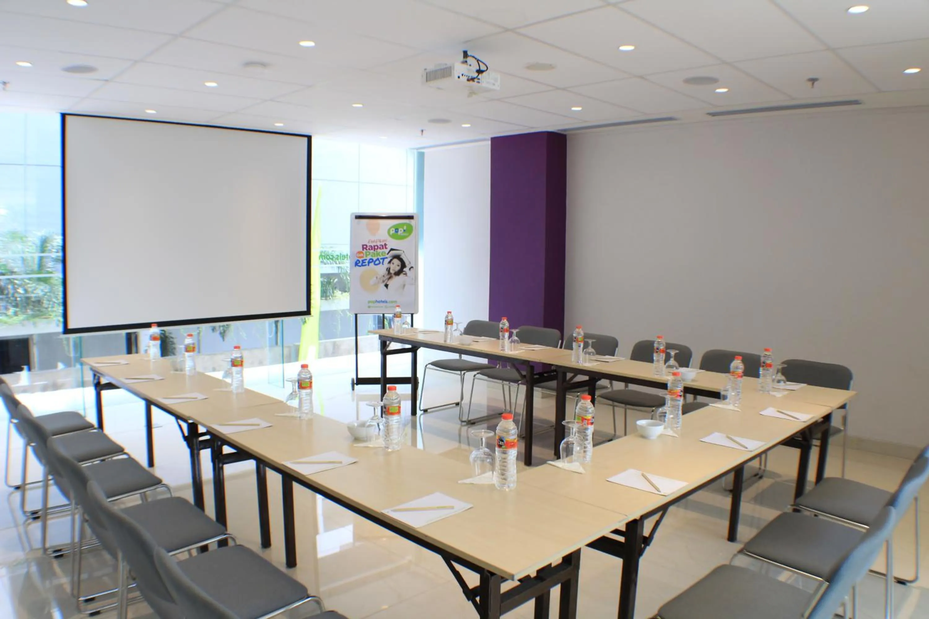 Meeting/conference room in POP! Hotel Solo